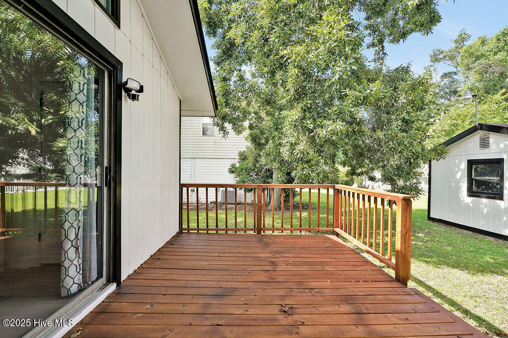 100570405 | Photo 40