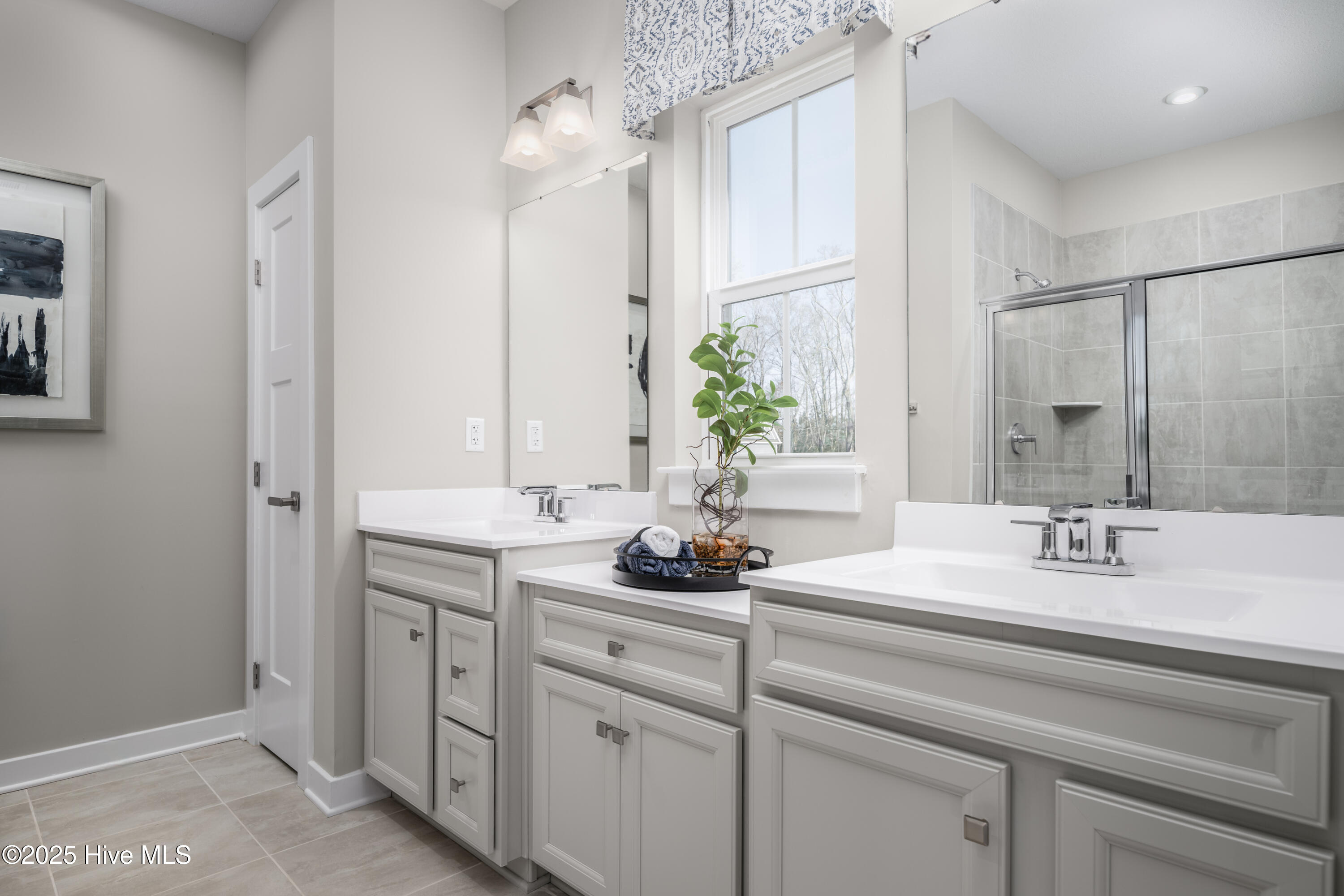 100548766 | Photo 12