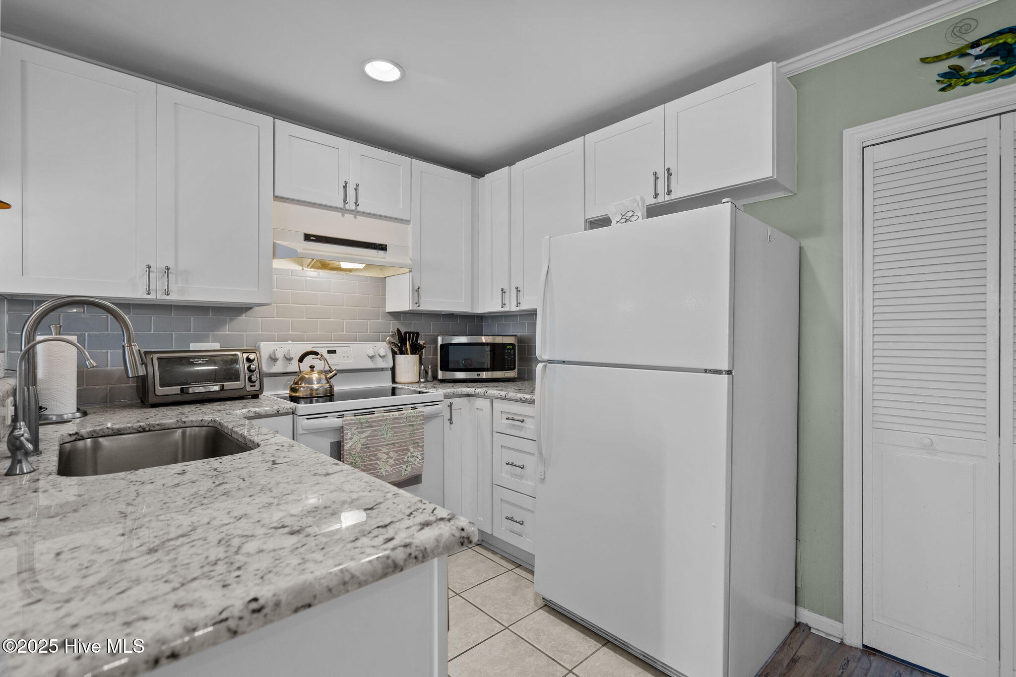 Homes for sale in Carolina Beach, NC | 1305 Carolina Beach Ave N #Apt 1a, Carolina Beach, NC 28428 | MLS# 100538407