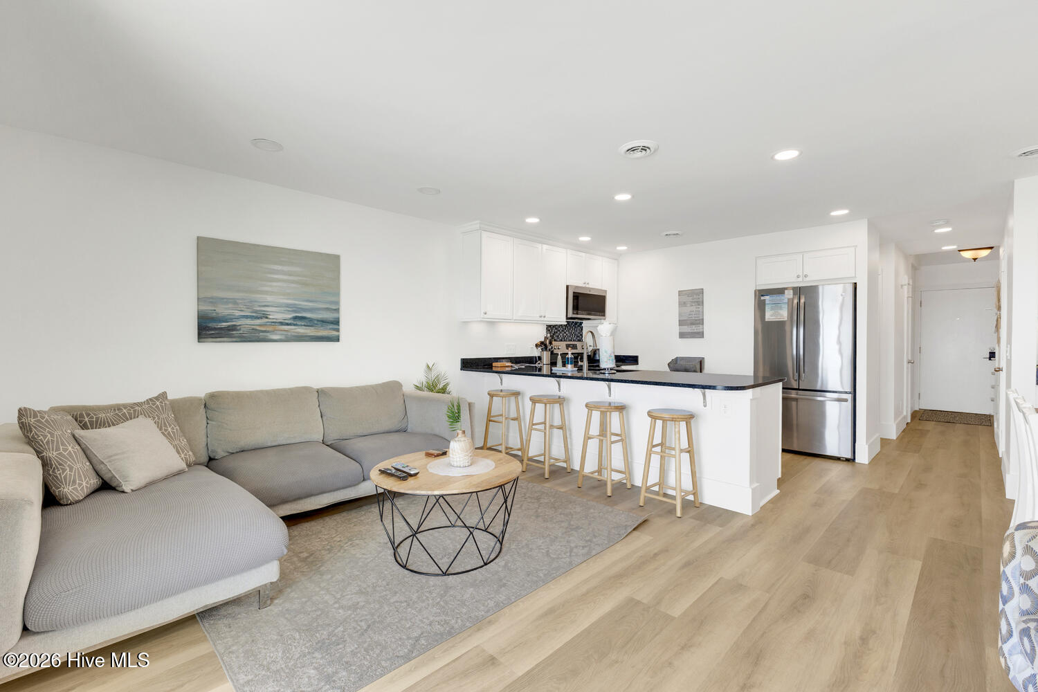 100569348 | Photo 12