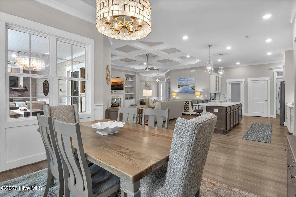 100558709 | Photo 32