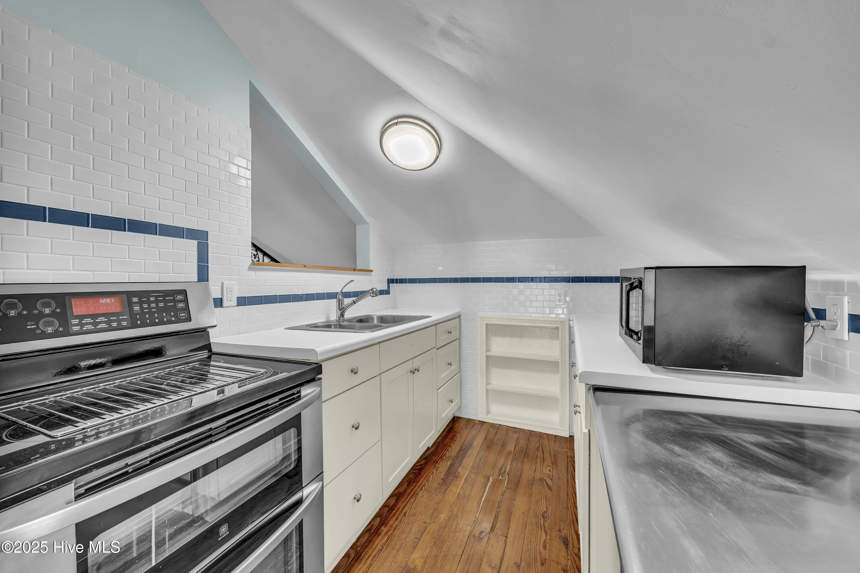 100531639 | Photo 16