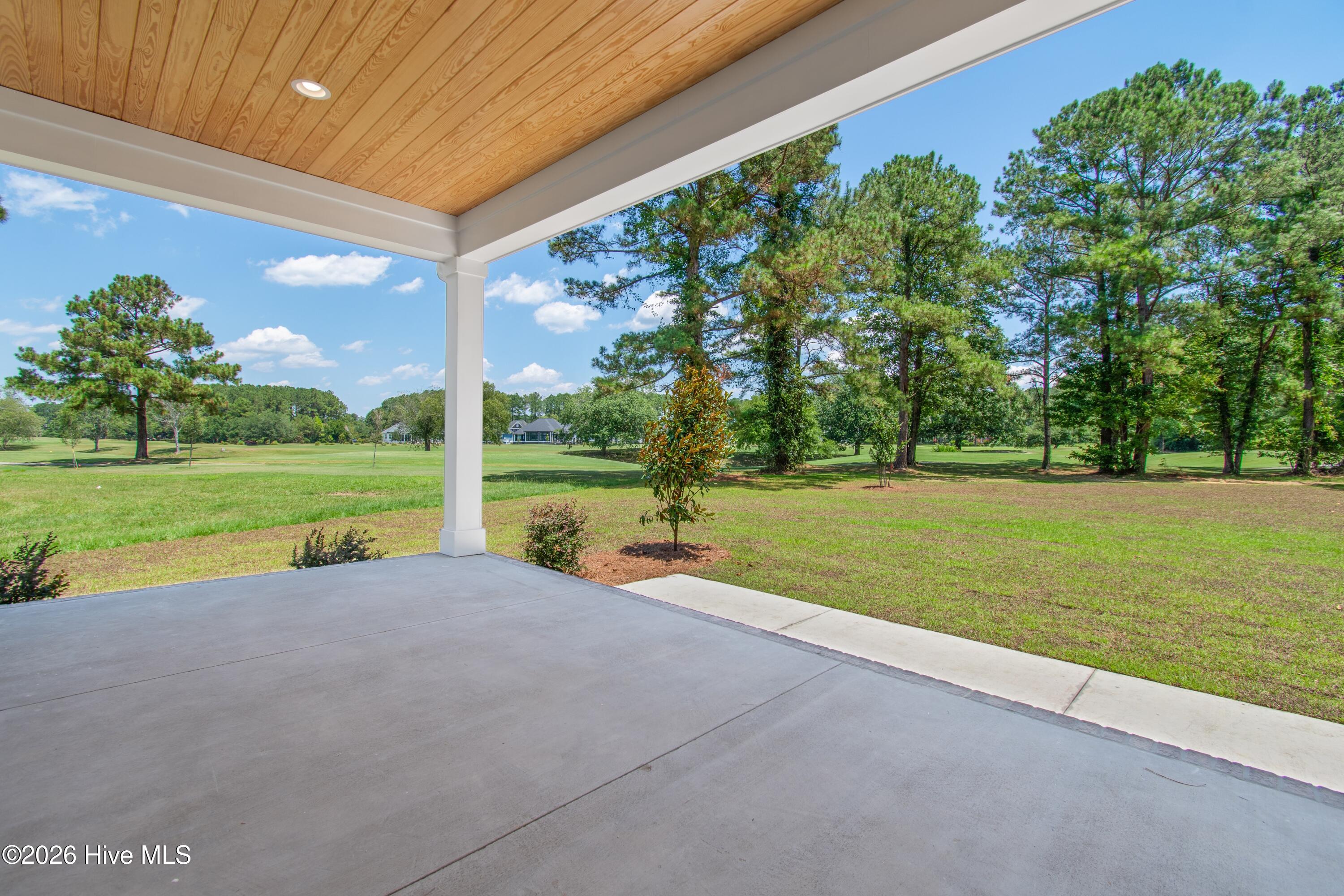 100588227 | Photo 37