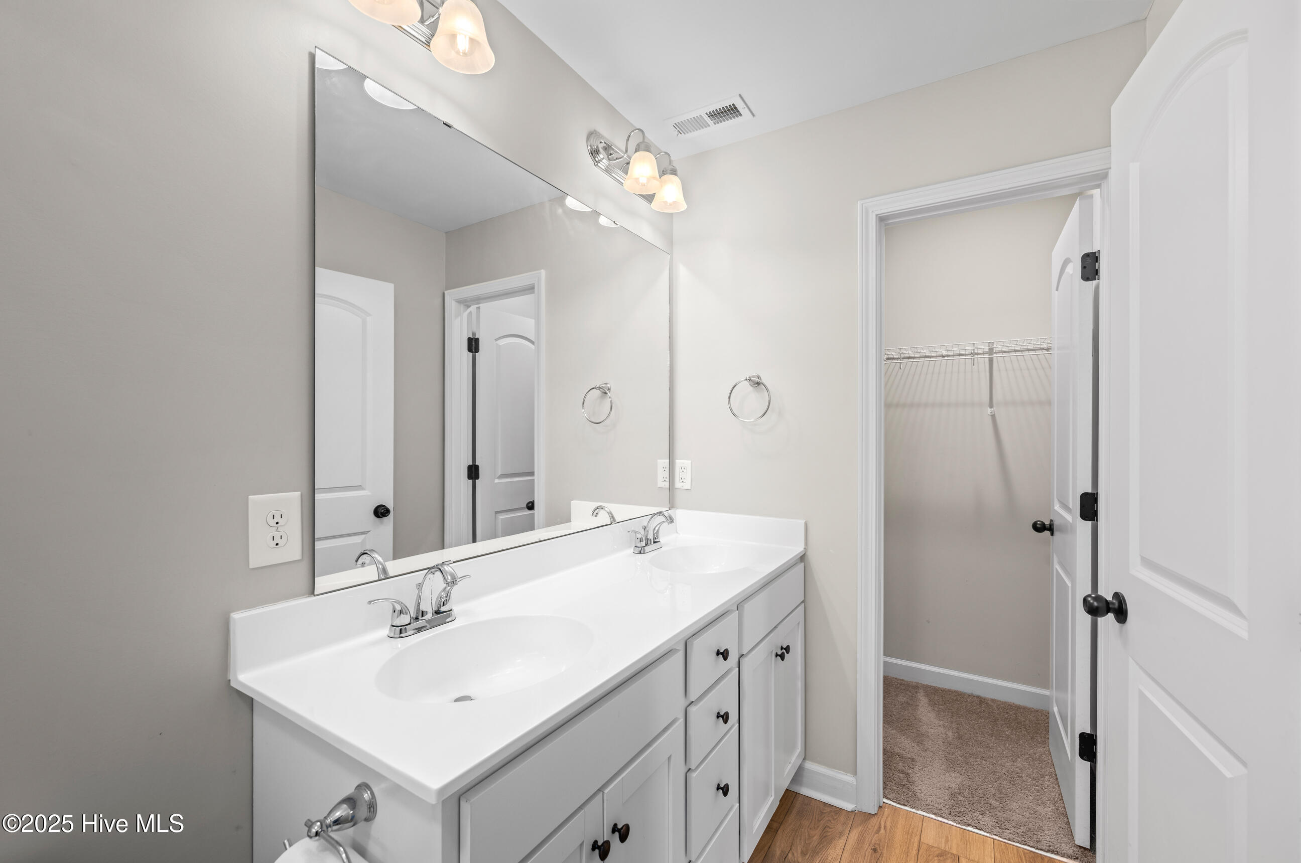 100544958 | Photo 21