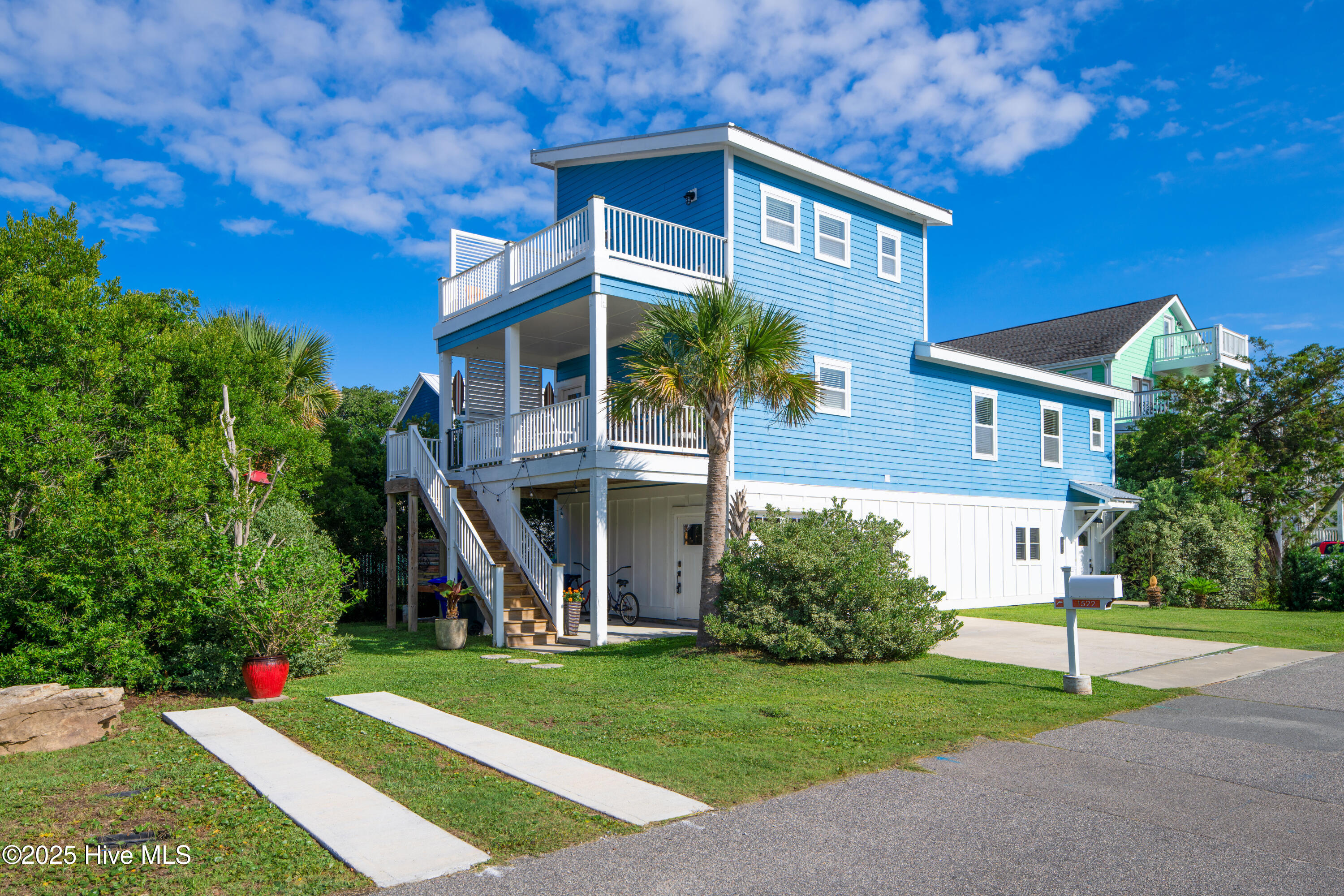 100494864 | Photo 60