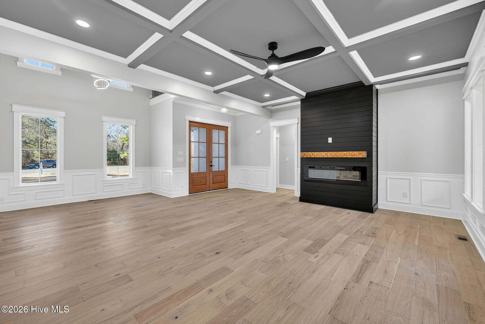 100548792 | Photo 18