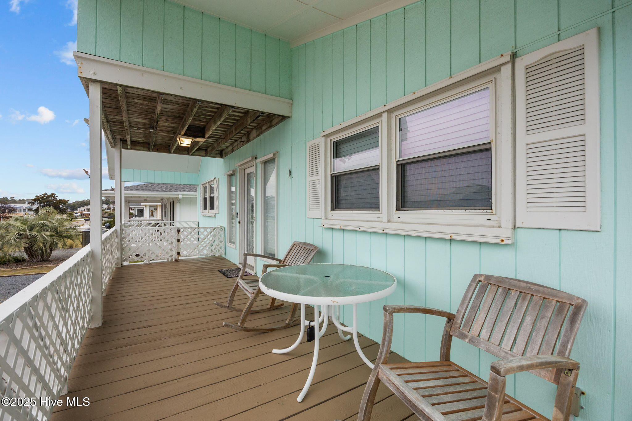 100567409 | Photo 23