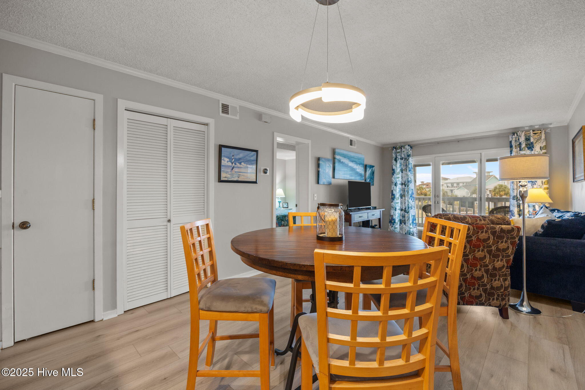 100548198 | Photo 11