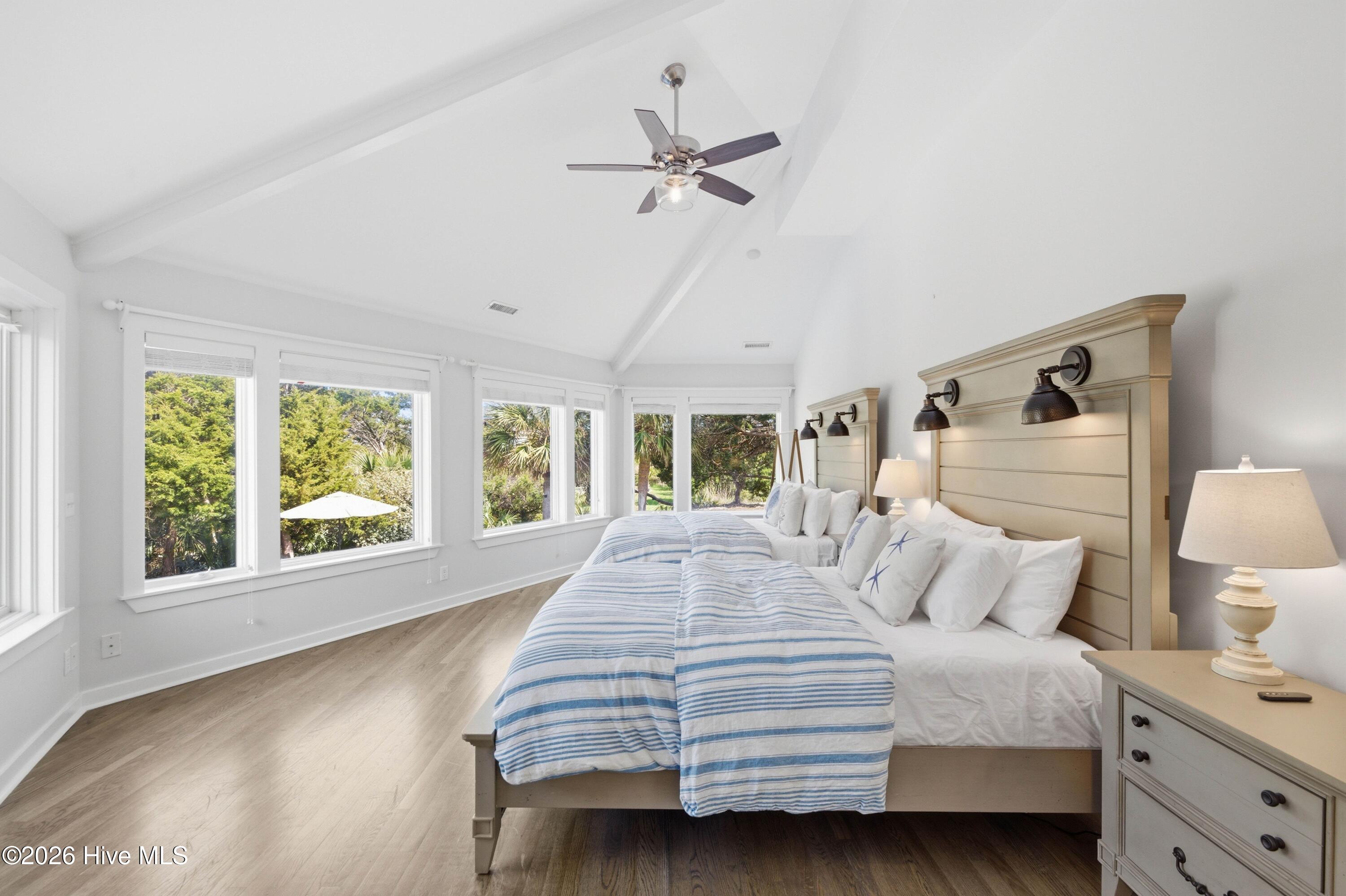 100560271 | Photo 21