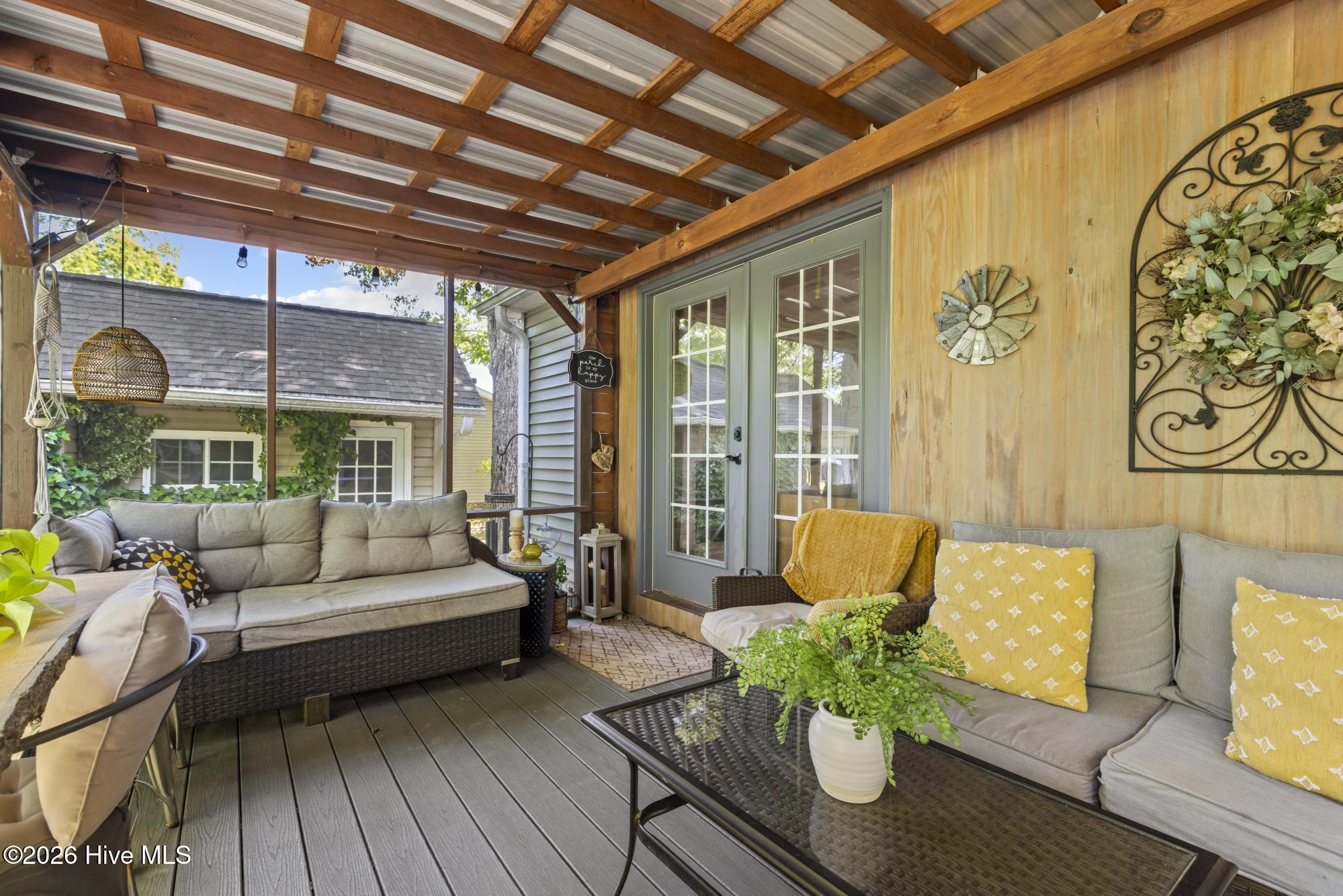 100569223 | Photo 55