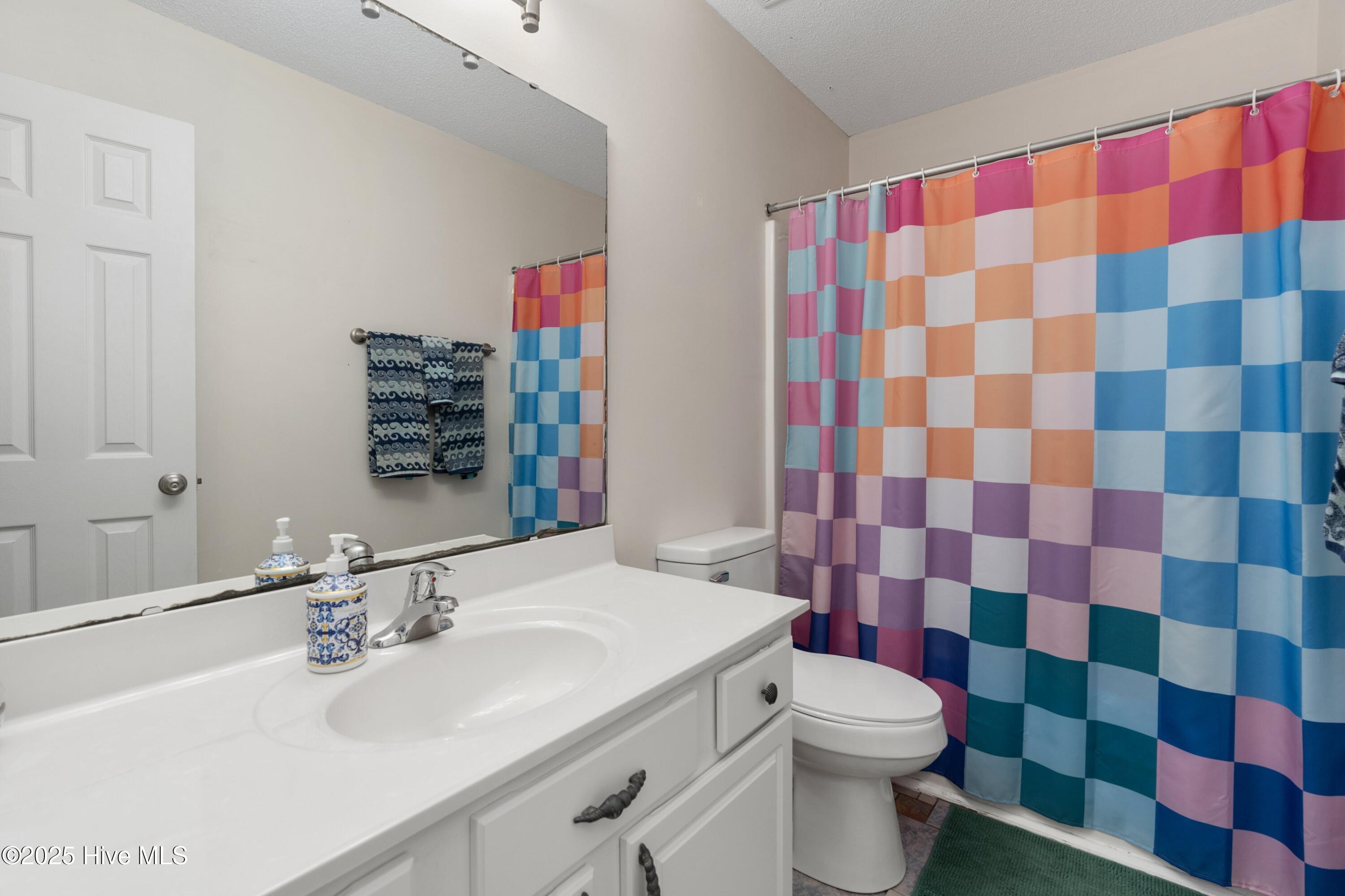 100565121 | Photo 29