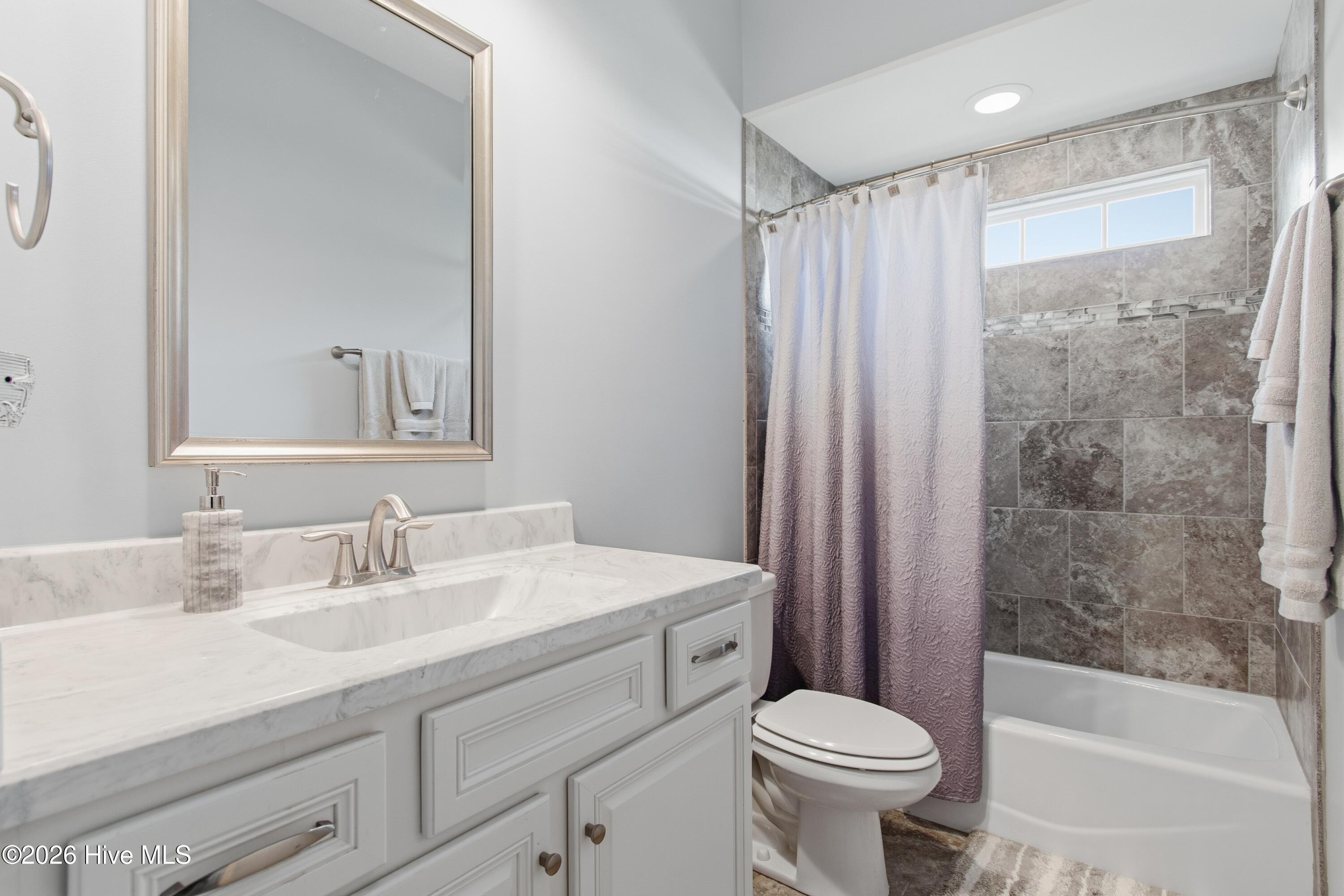 100548705 | Photo 52