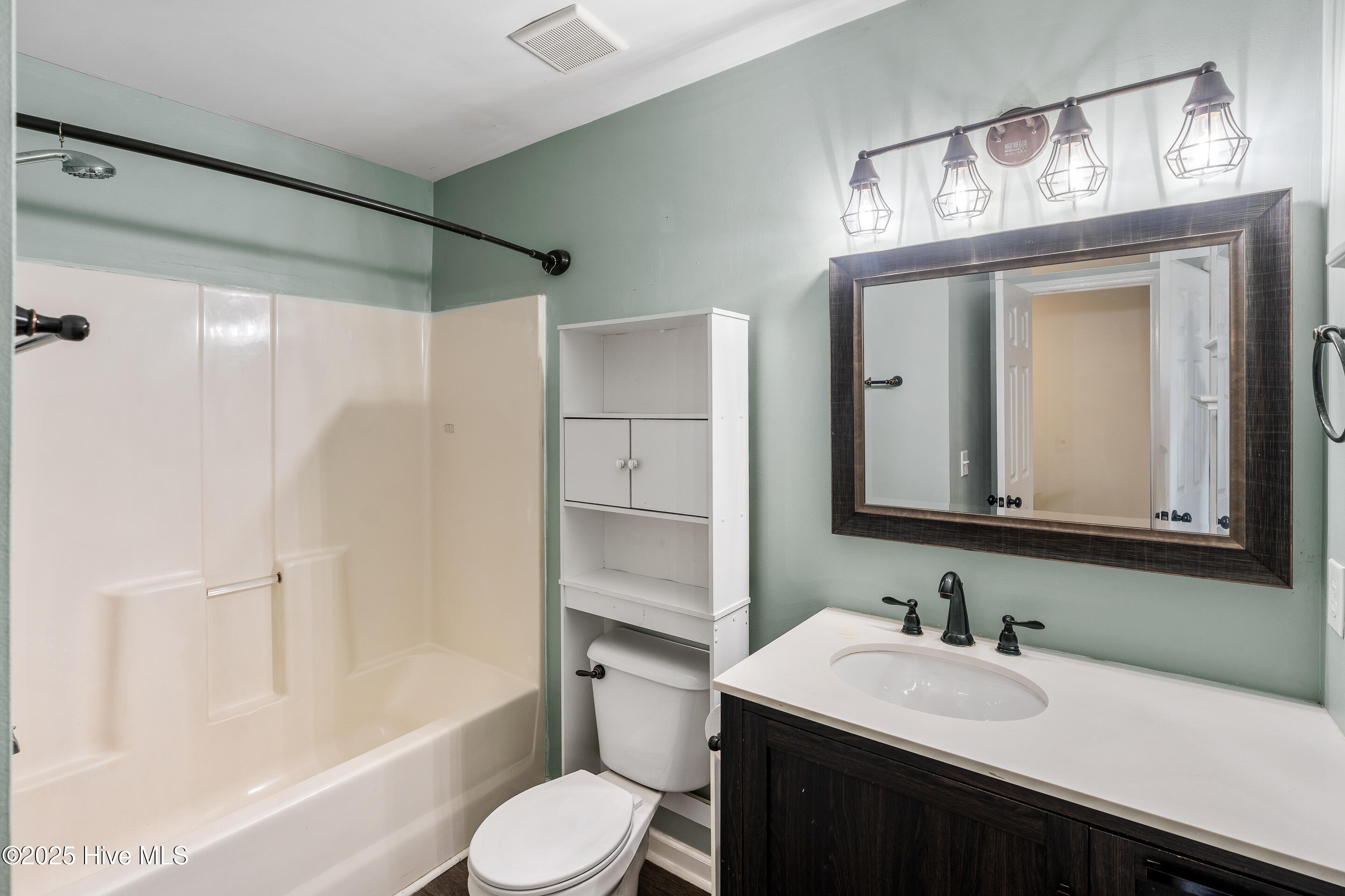 100521365 | Photo 18