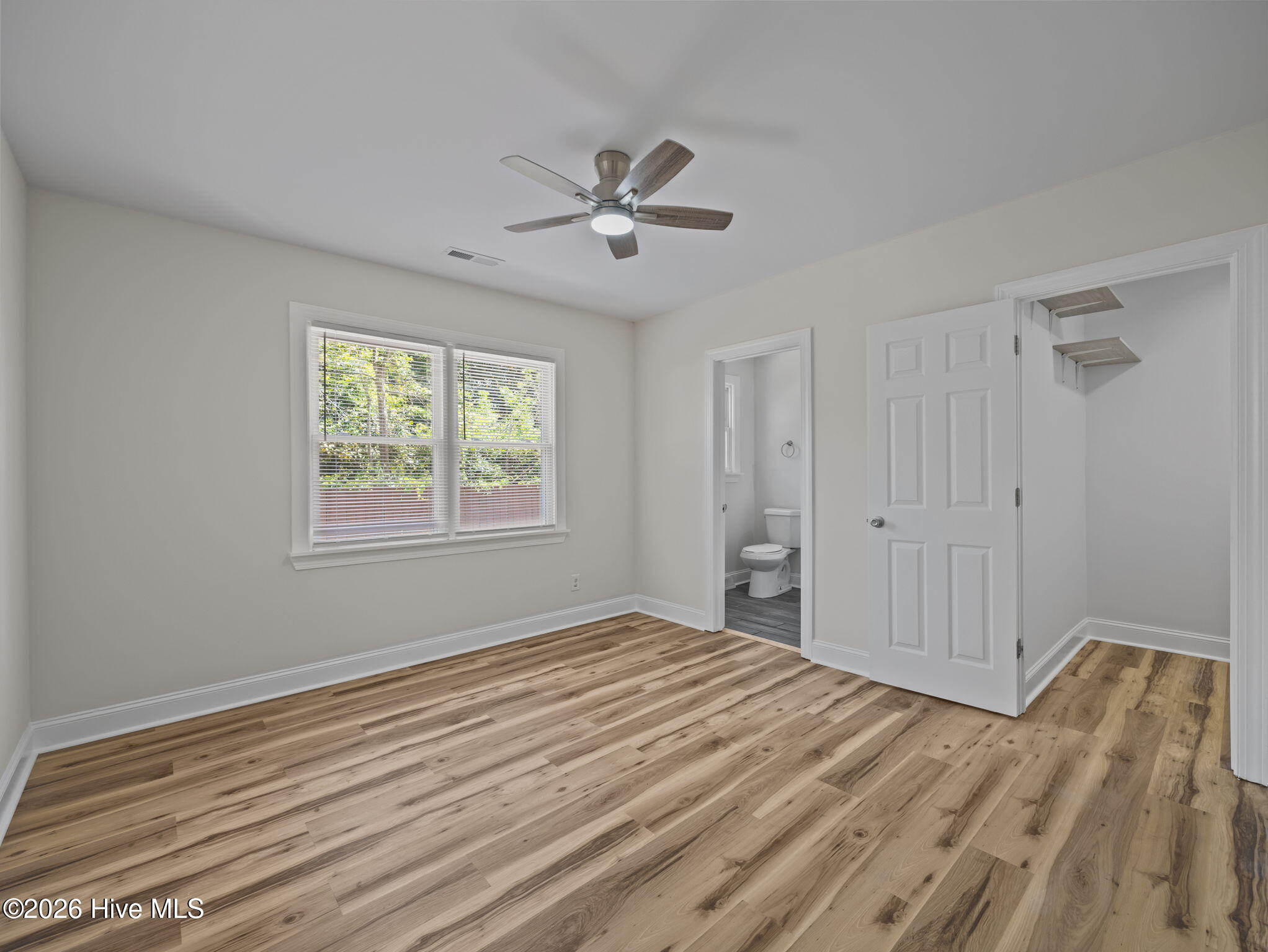 100568668 | Photo 26