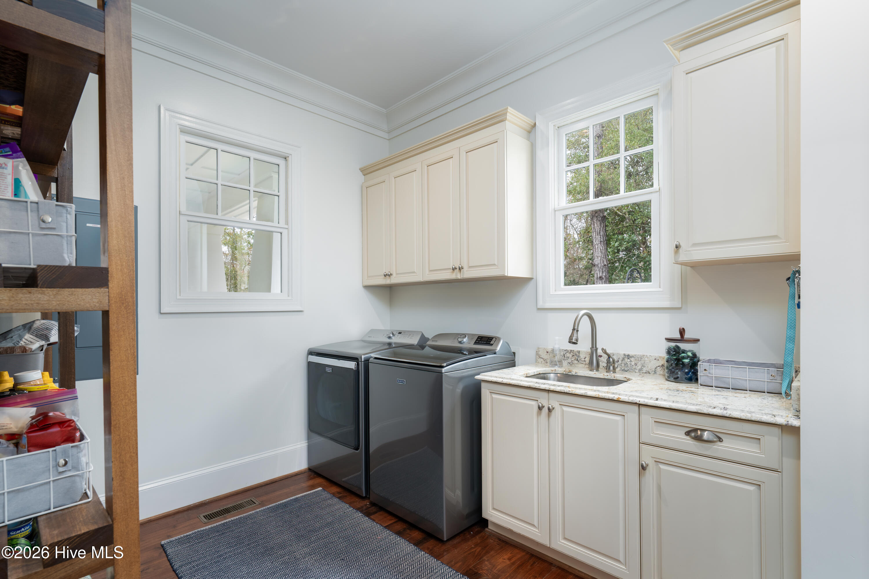 100549444 | Photo 52