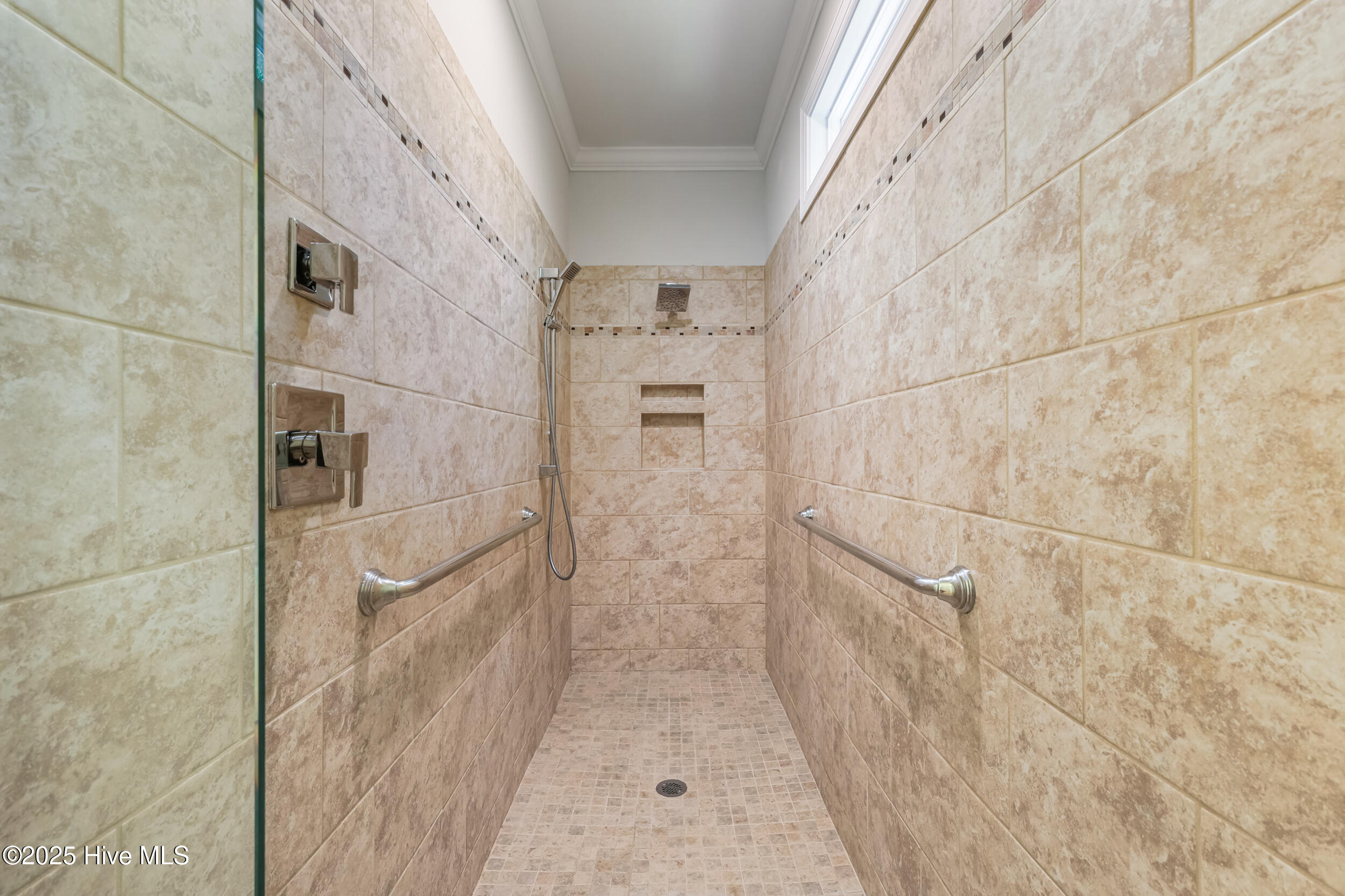 100529345 | Photo 27