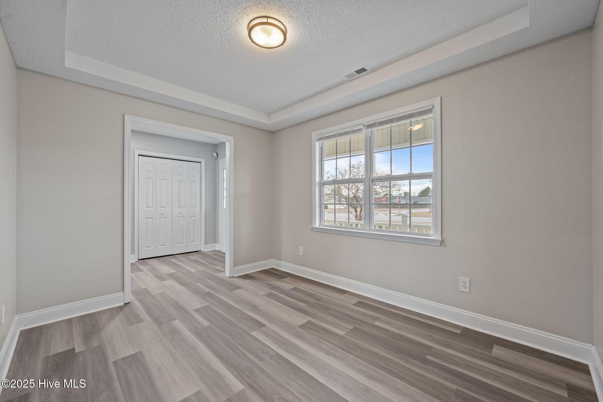 100547097 | Photo 31