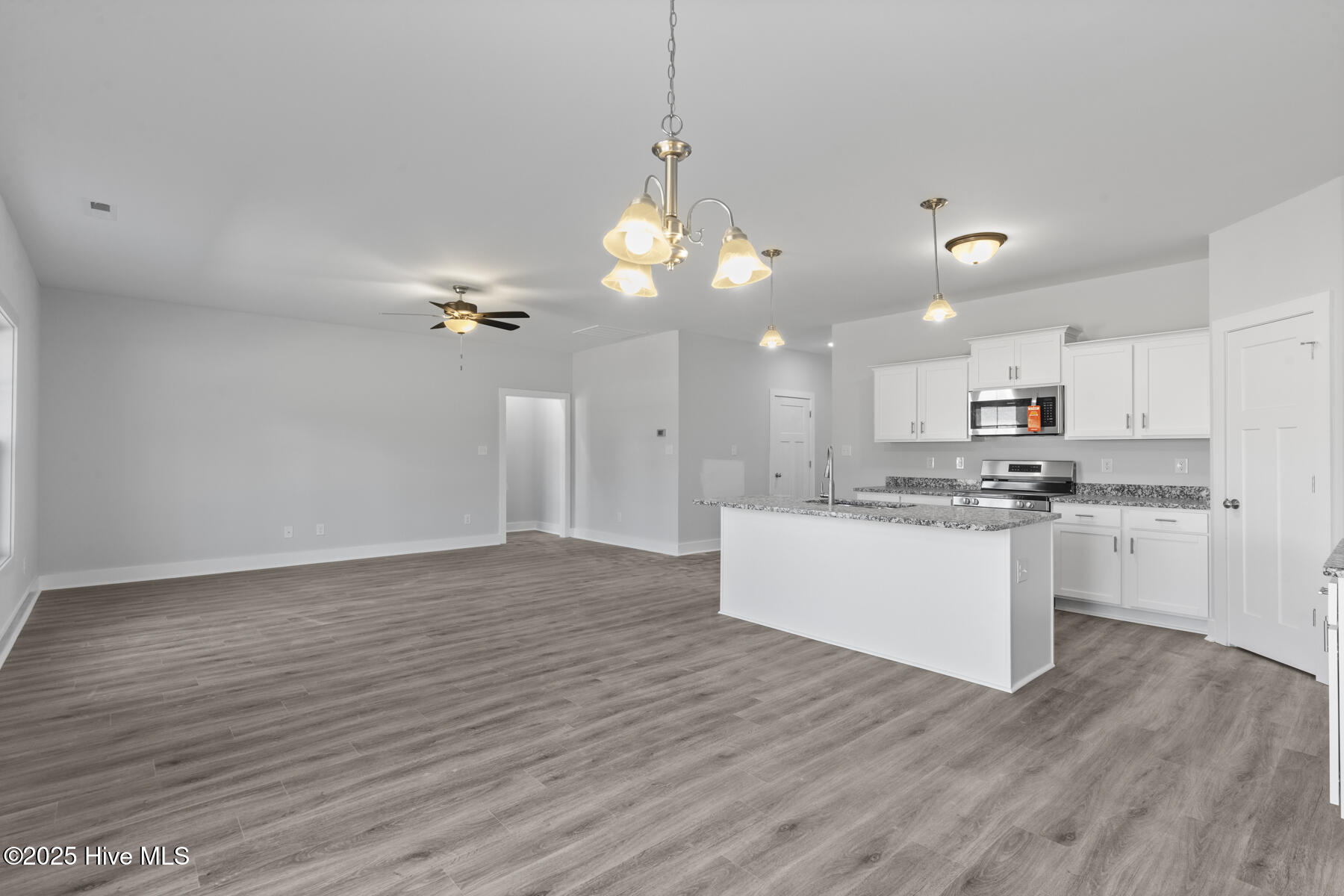 100540175 | Photo 15