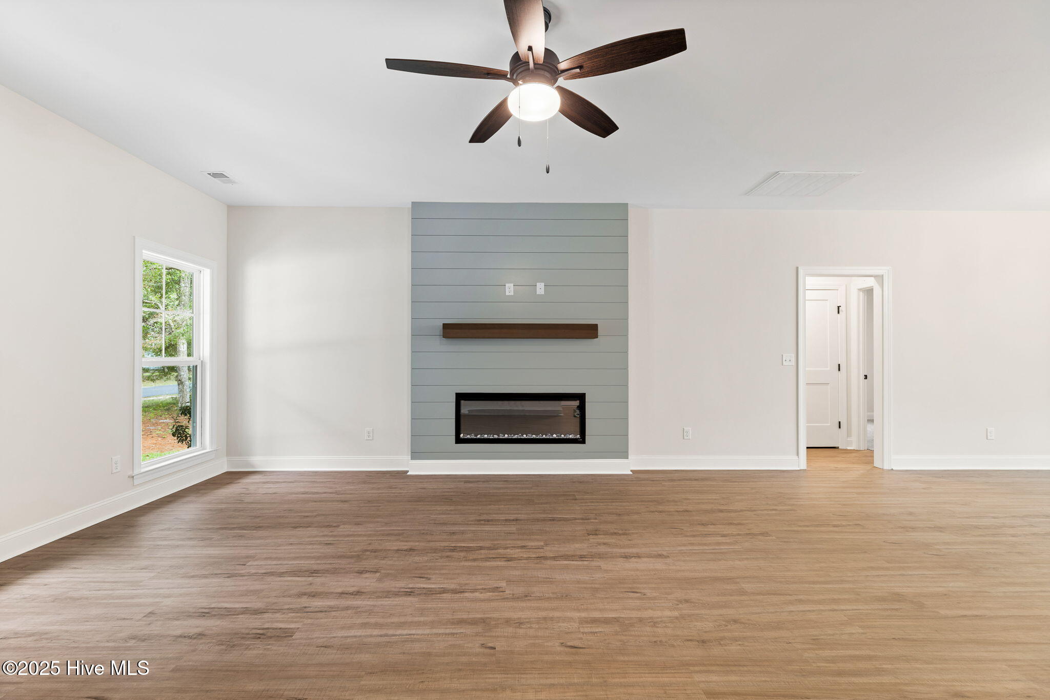 100552676 | Photo 10