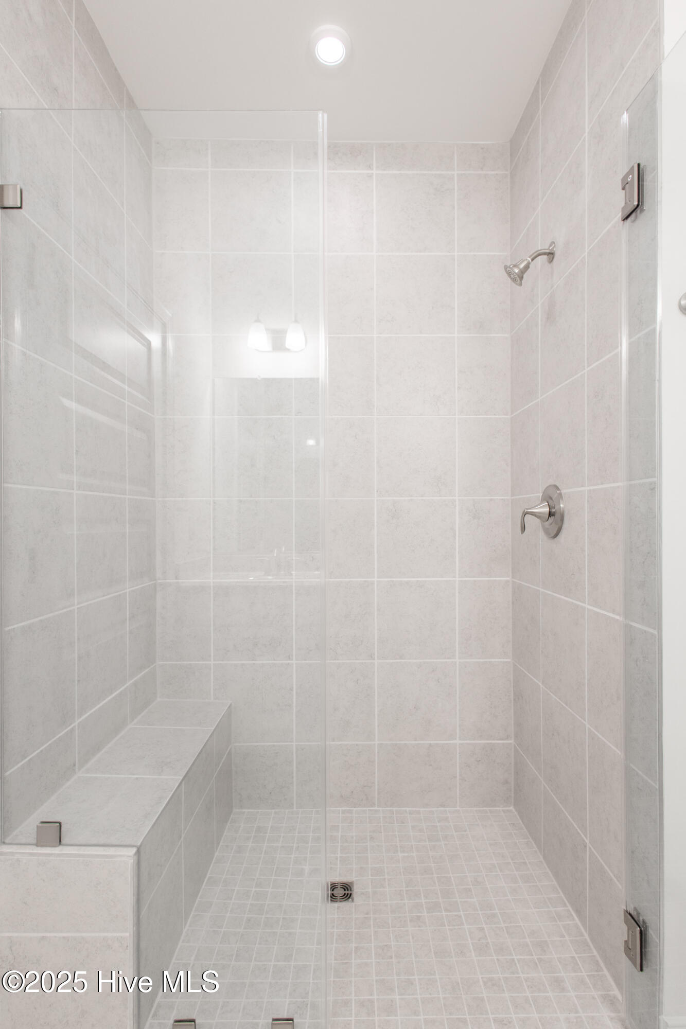 100561162 | Photo 15