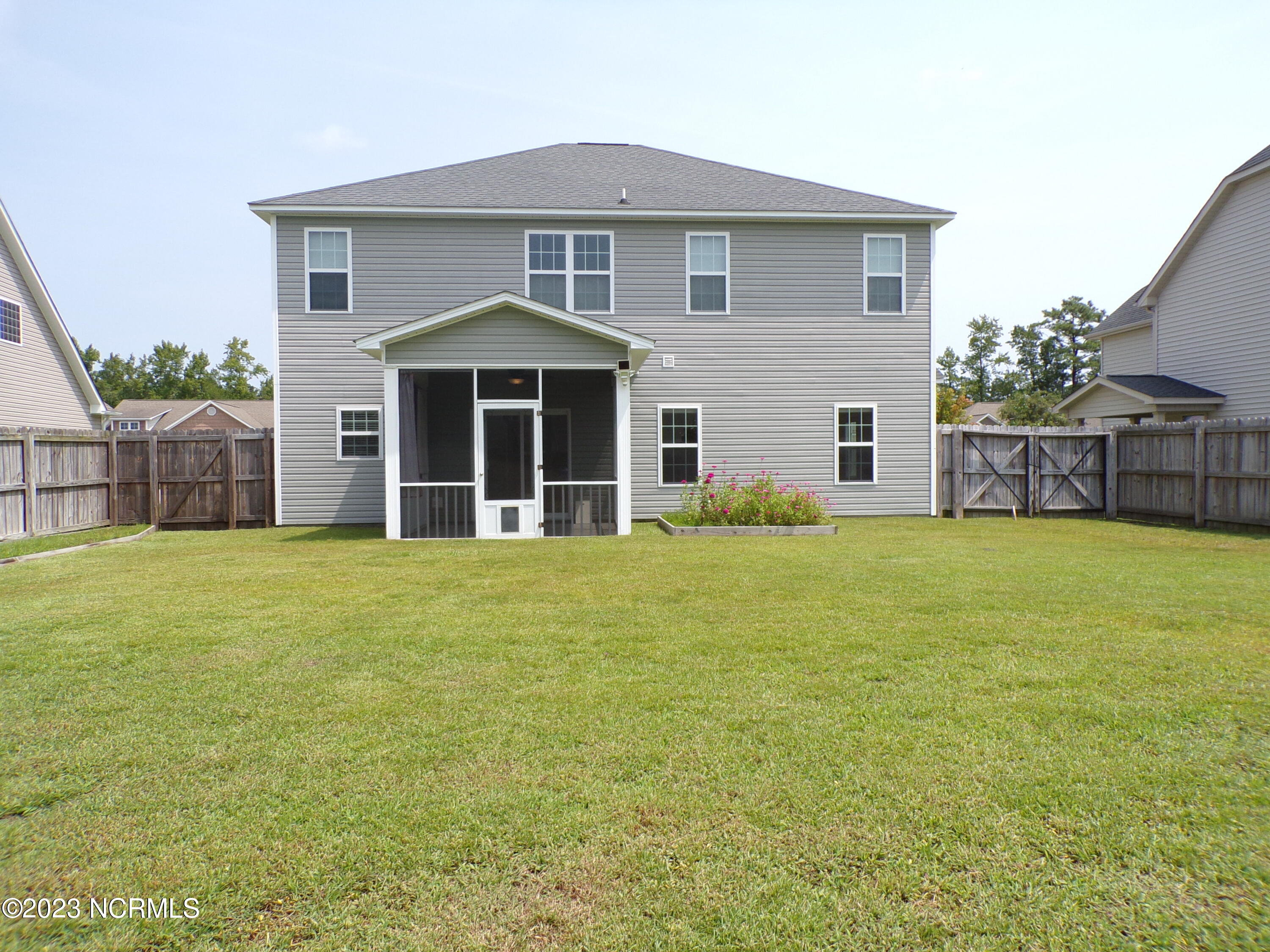 100559579 | Photo 63