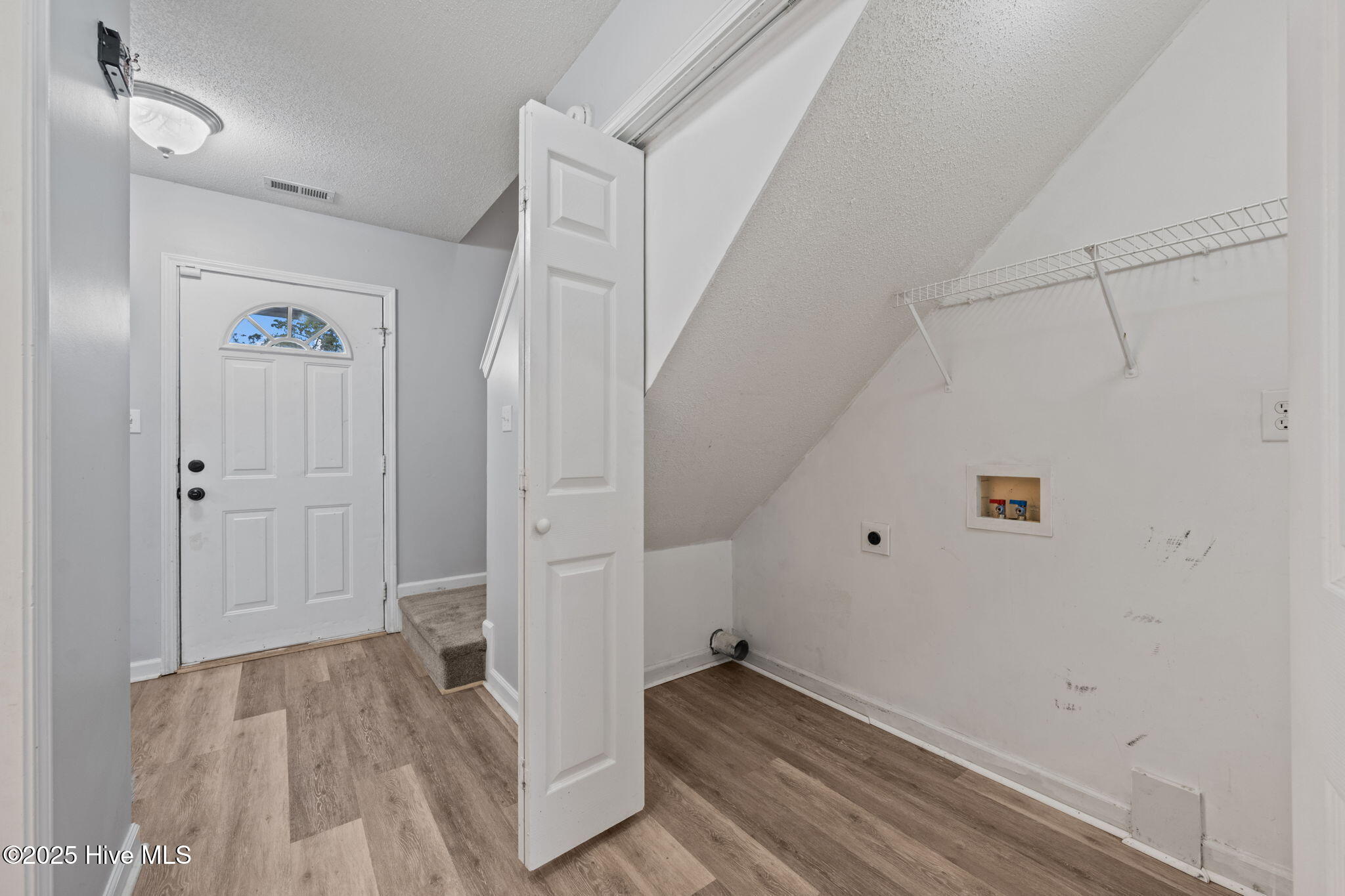 100565429 | Photo 13