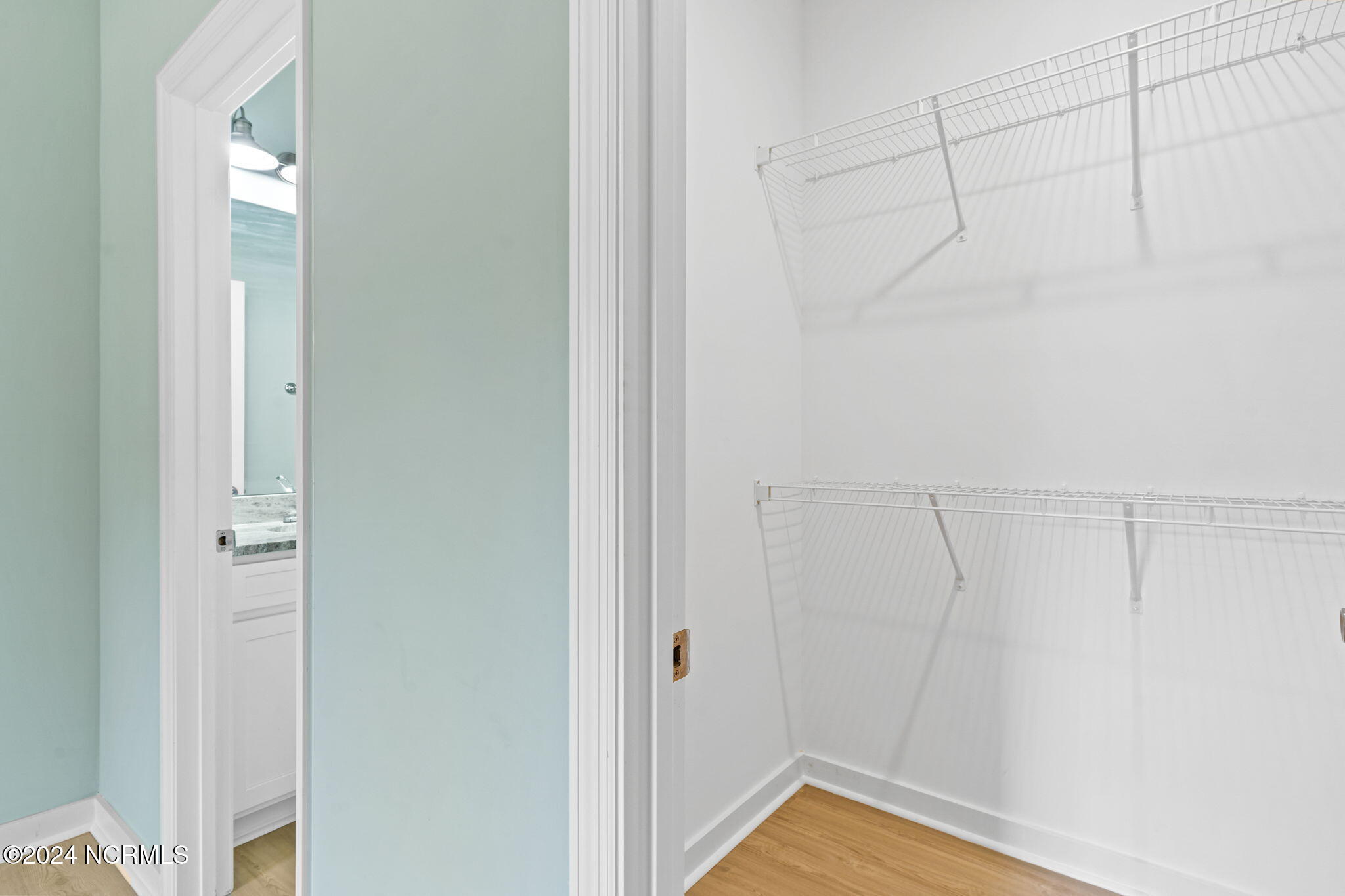 100548990 | Photo 18