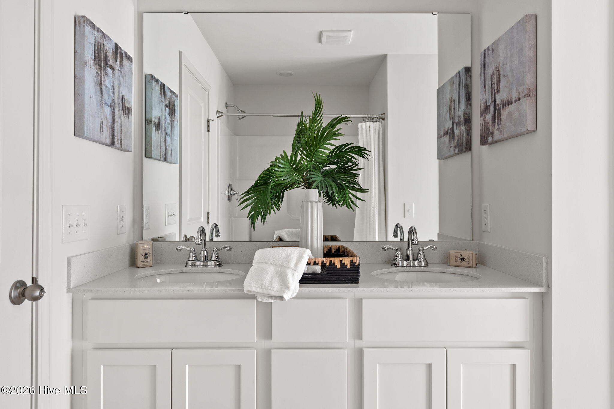 100526803 | Photo 27