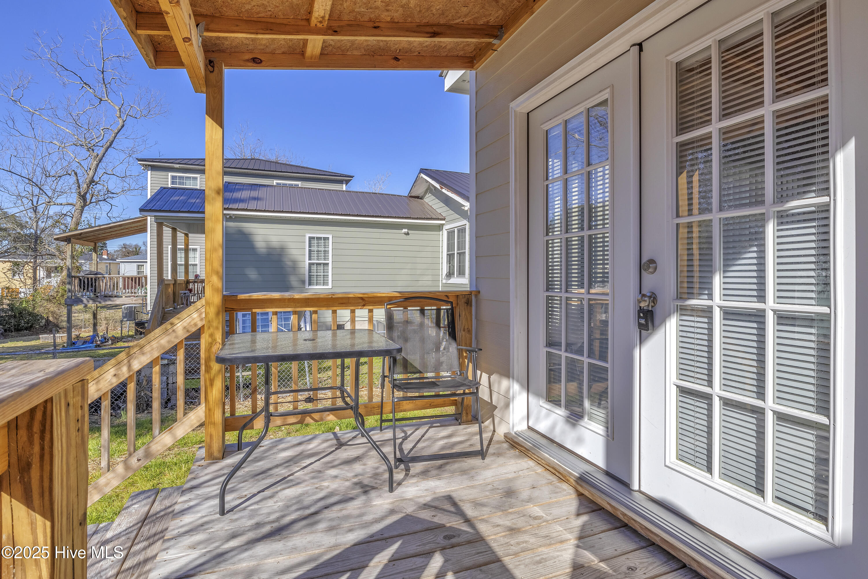 100548856 | Photo 38