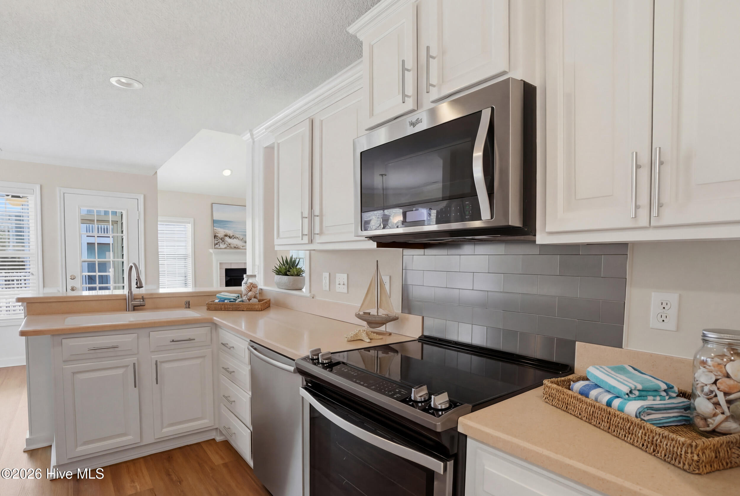 100559989 | Photo 15