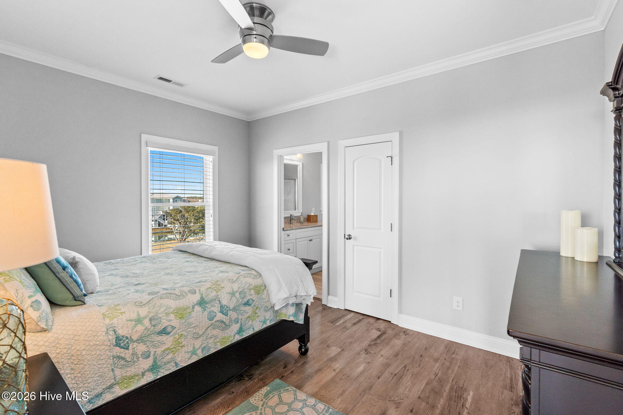 100555015 | Photo 25