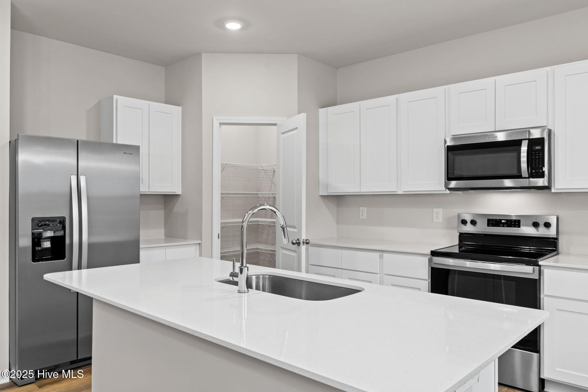 100506645 | Photo 34