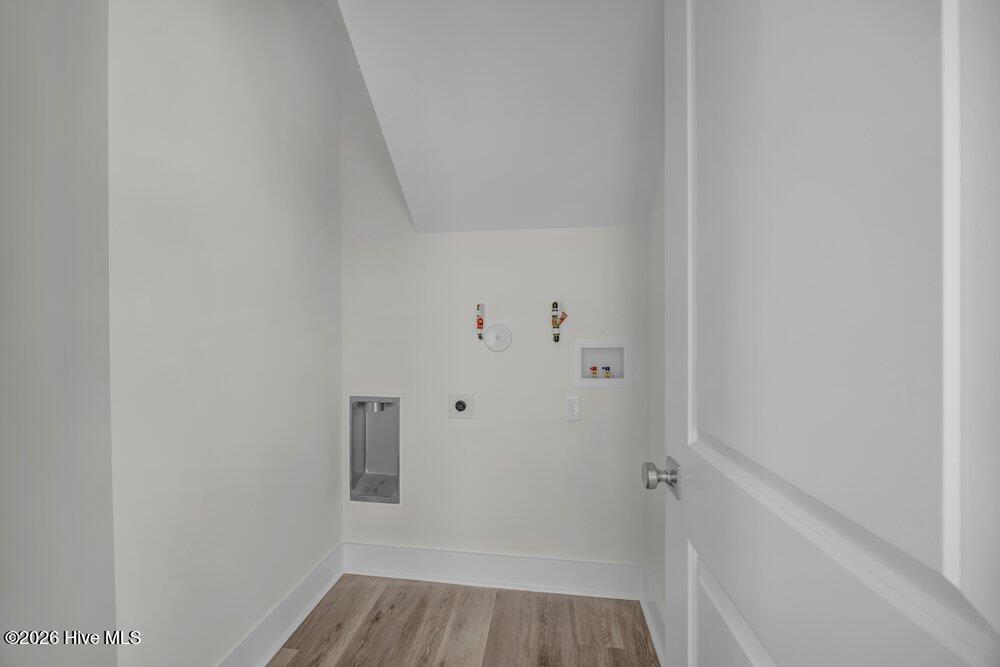 100561464 | Photo 23