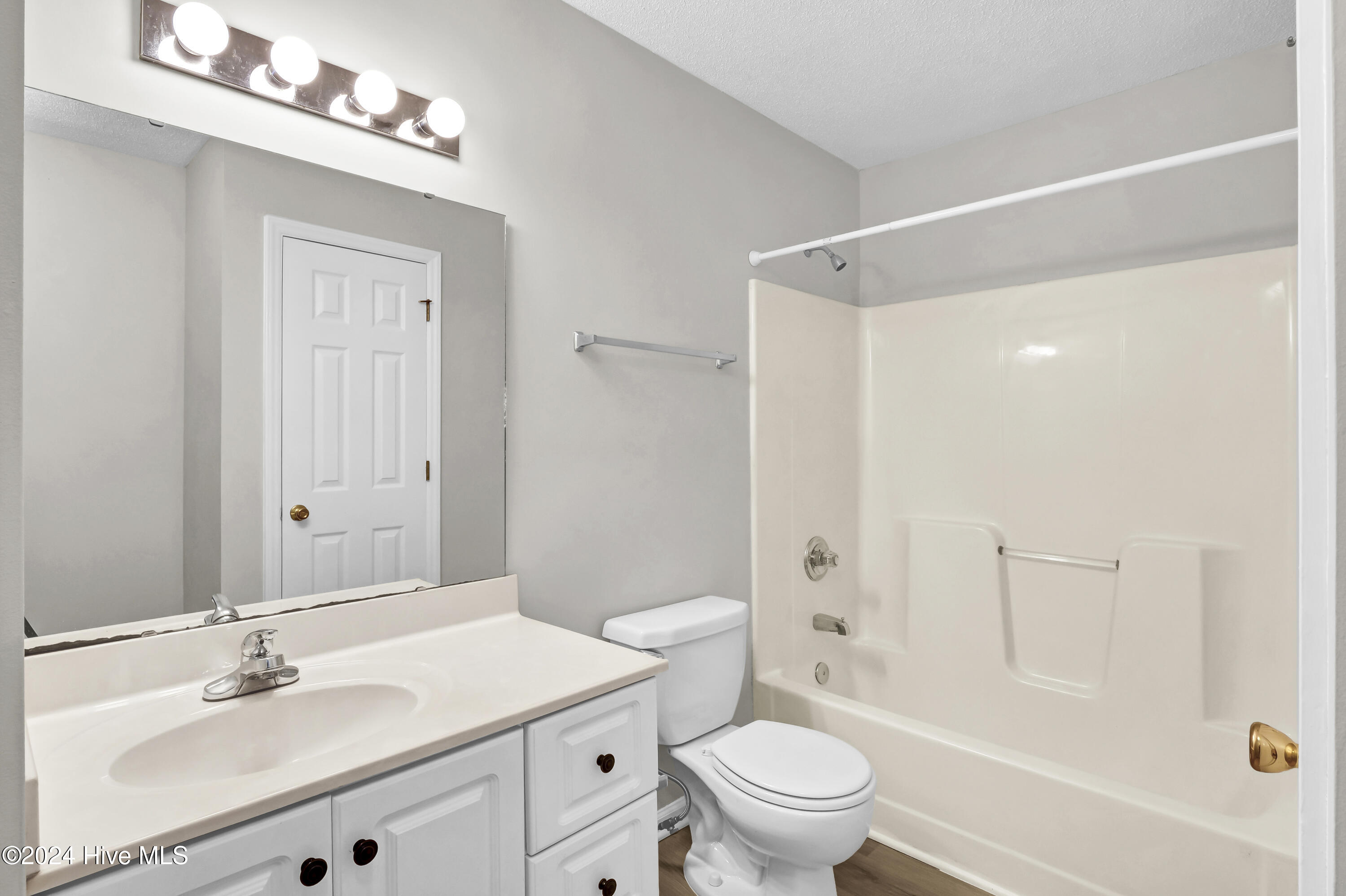 100544436 | Photo 23