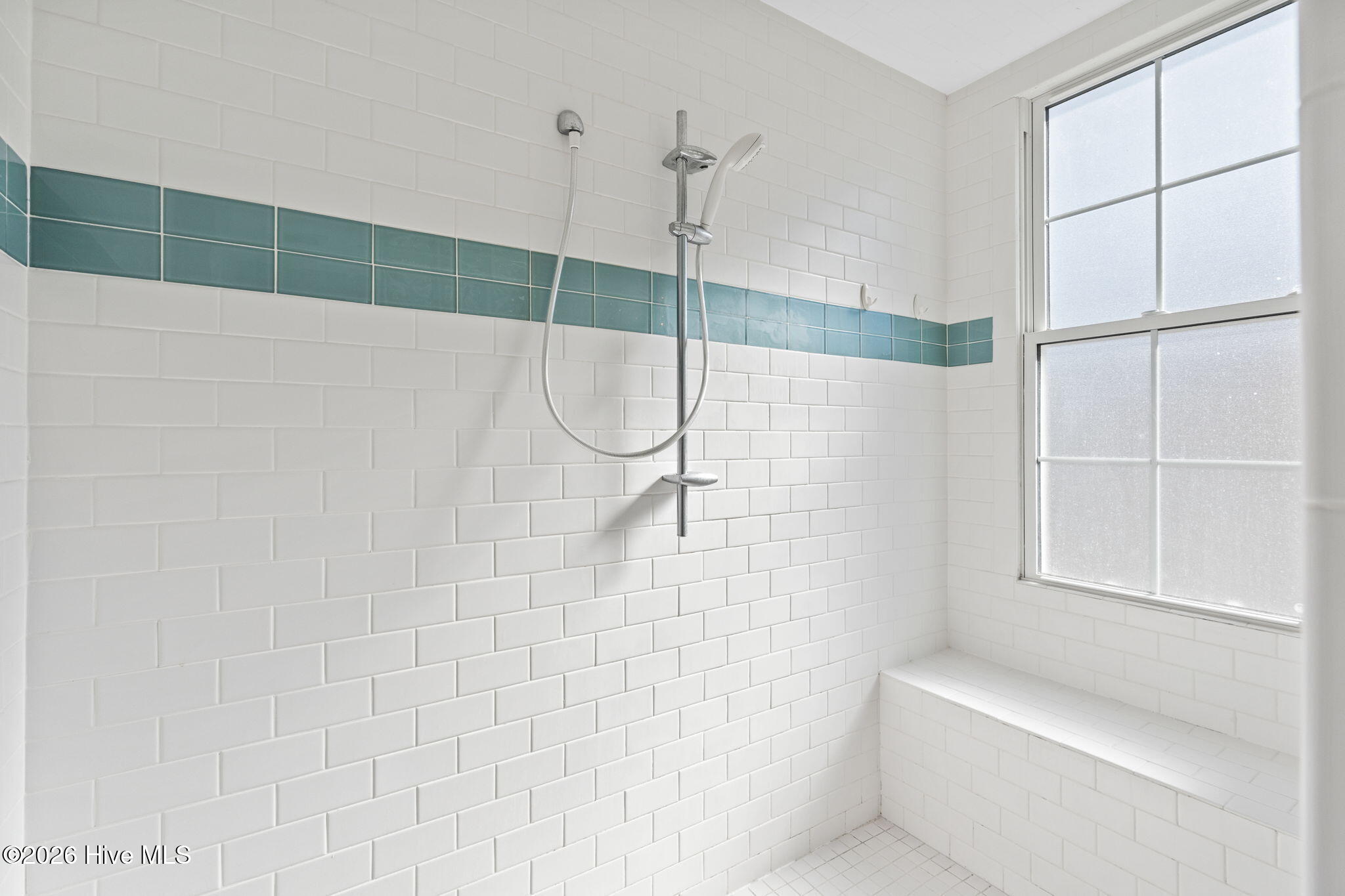 100550804 | Photo 26