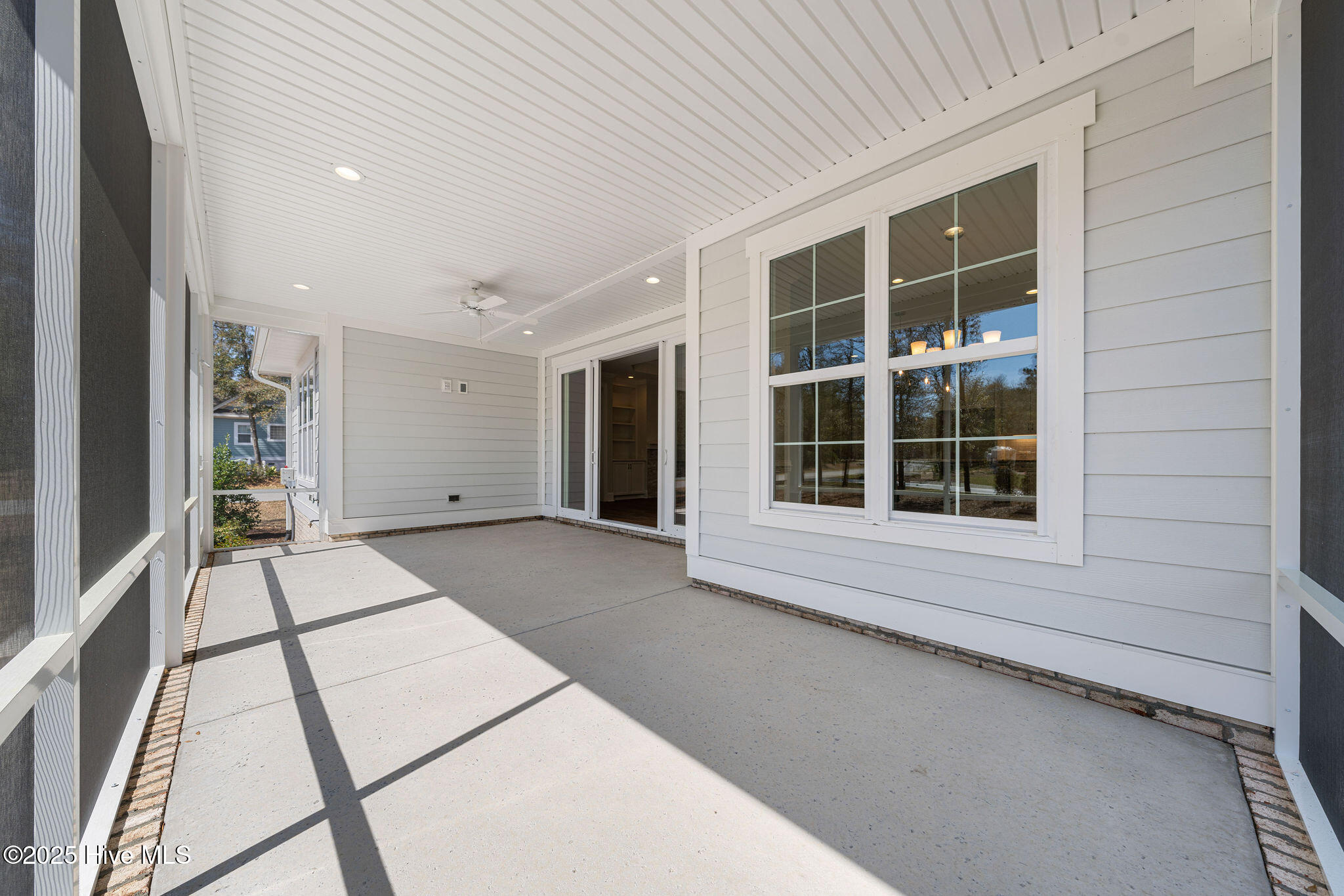 100488997 | Photo 54