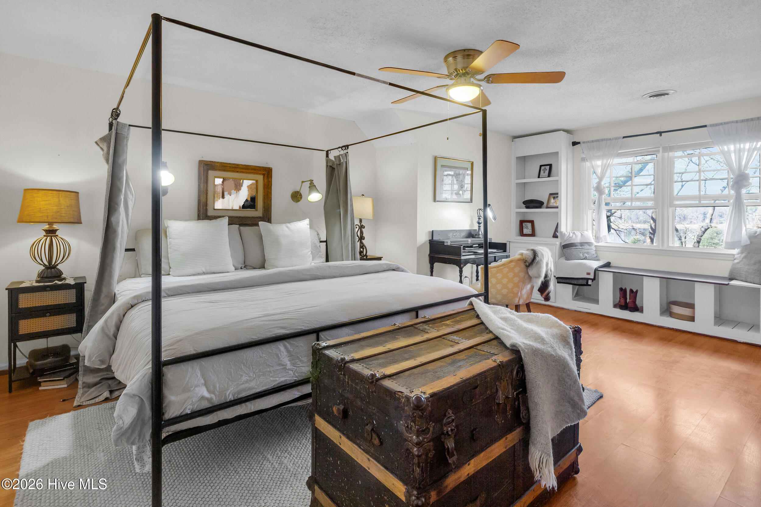 100560236 | Photo 18