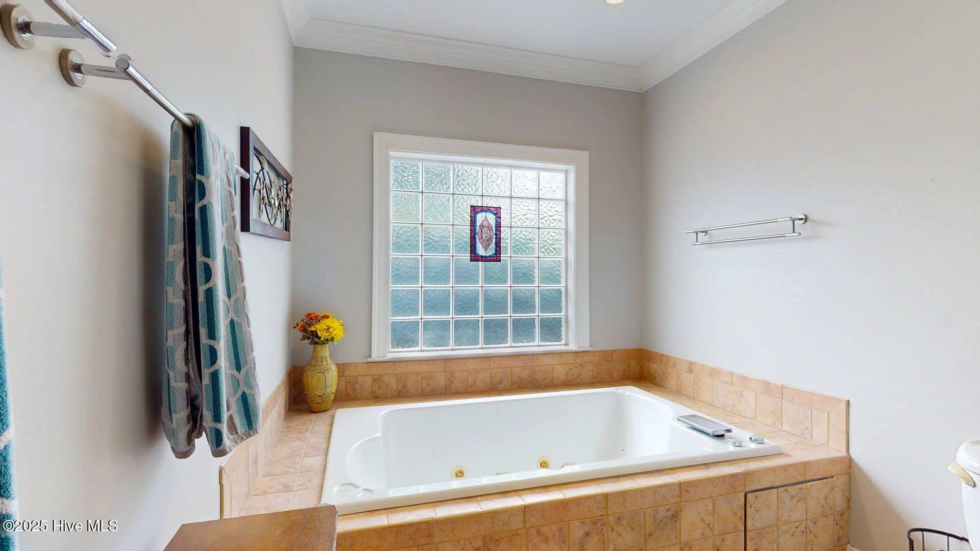 100528011 | Photo 41