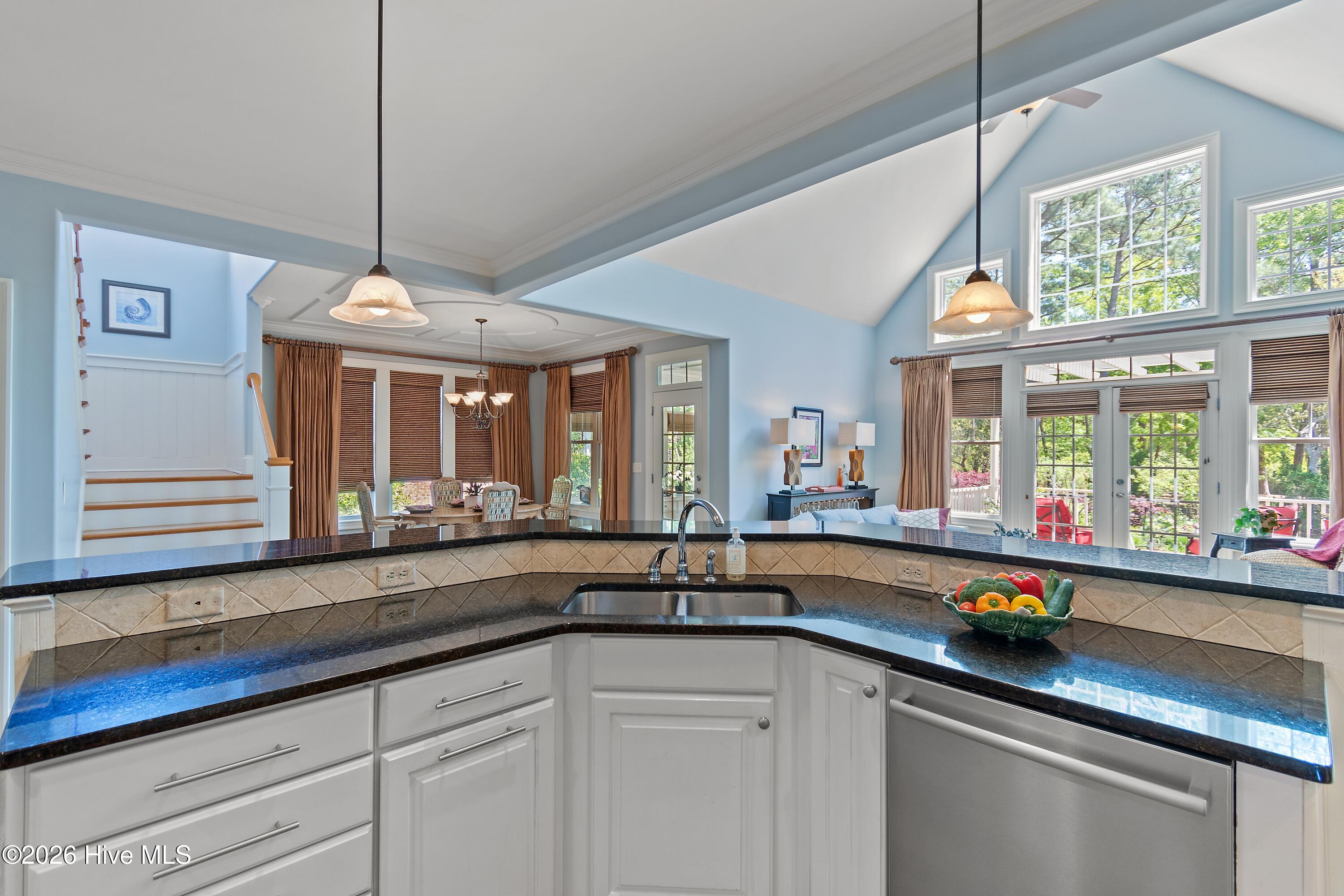 100567309 | Photo 23