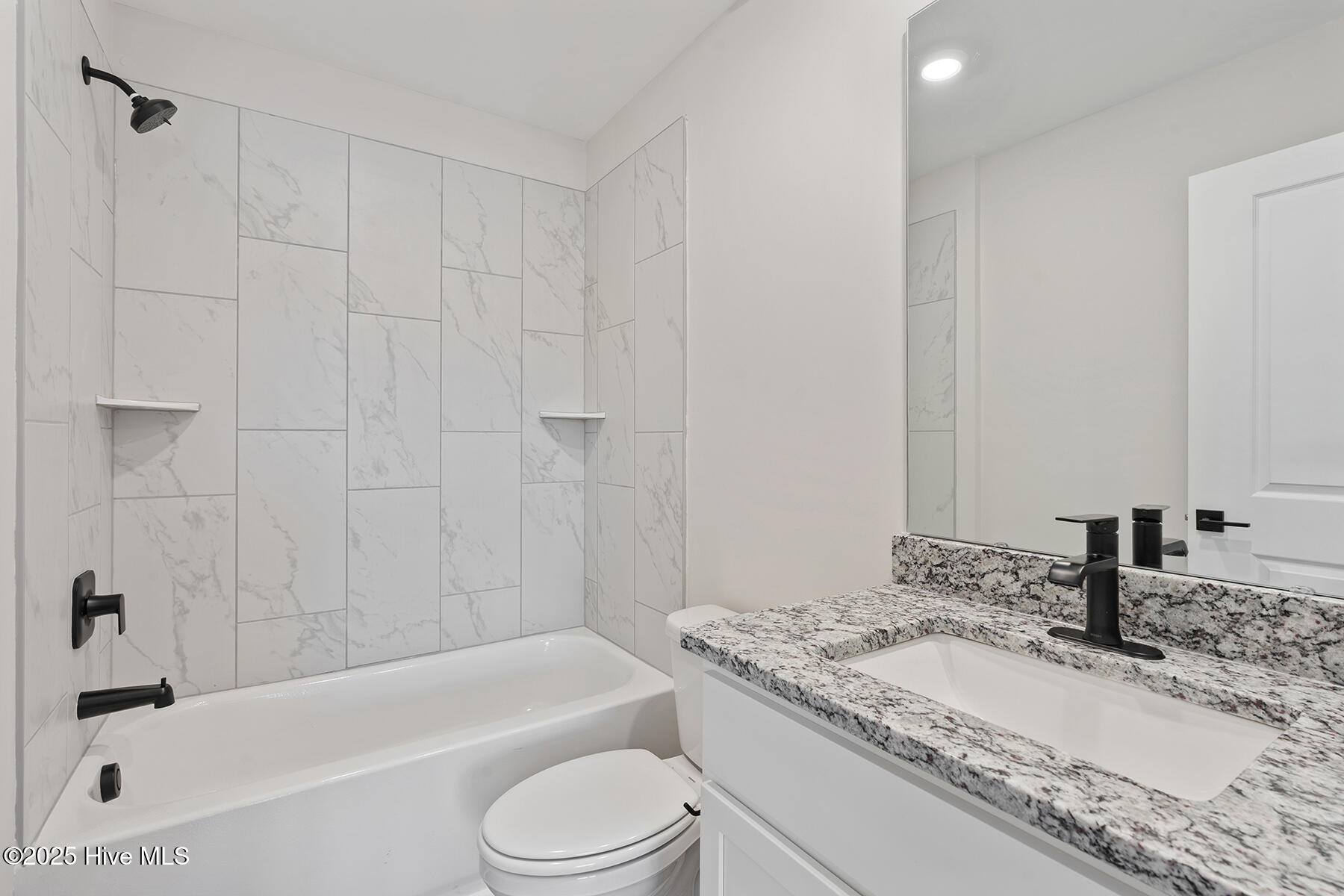 100545949 | Photo 19