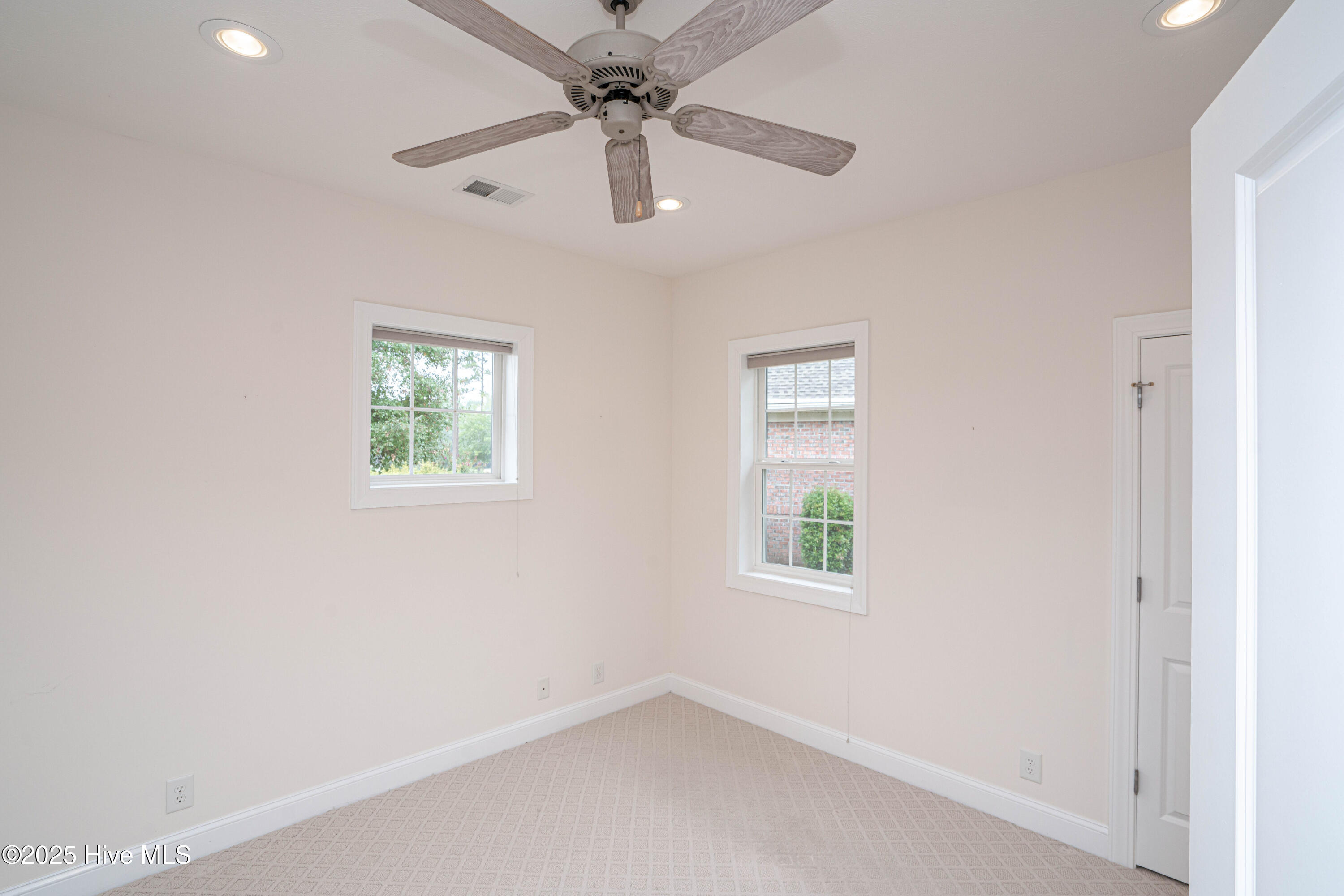 100530810 | Photo 30