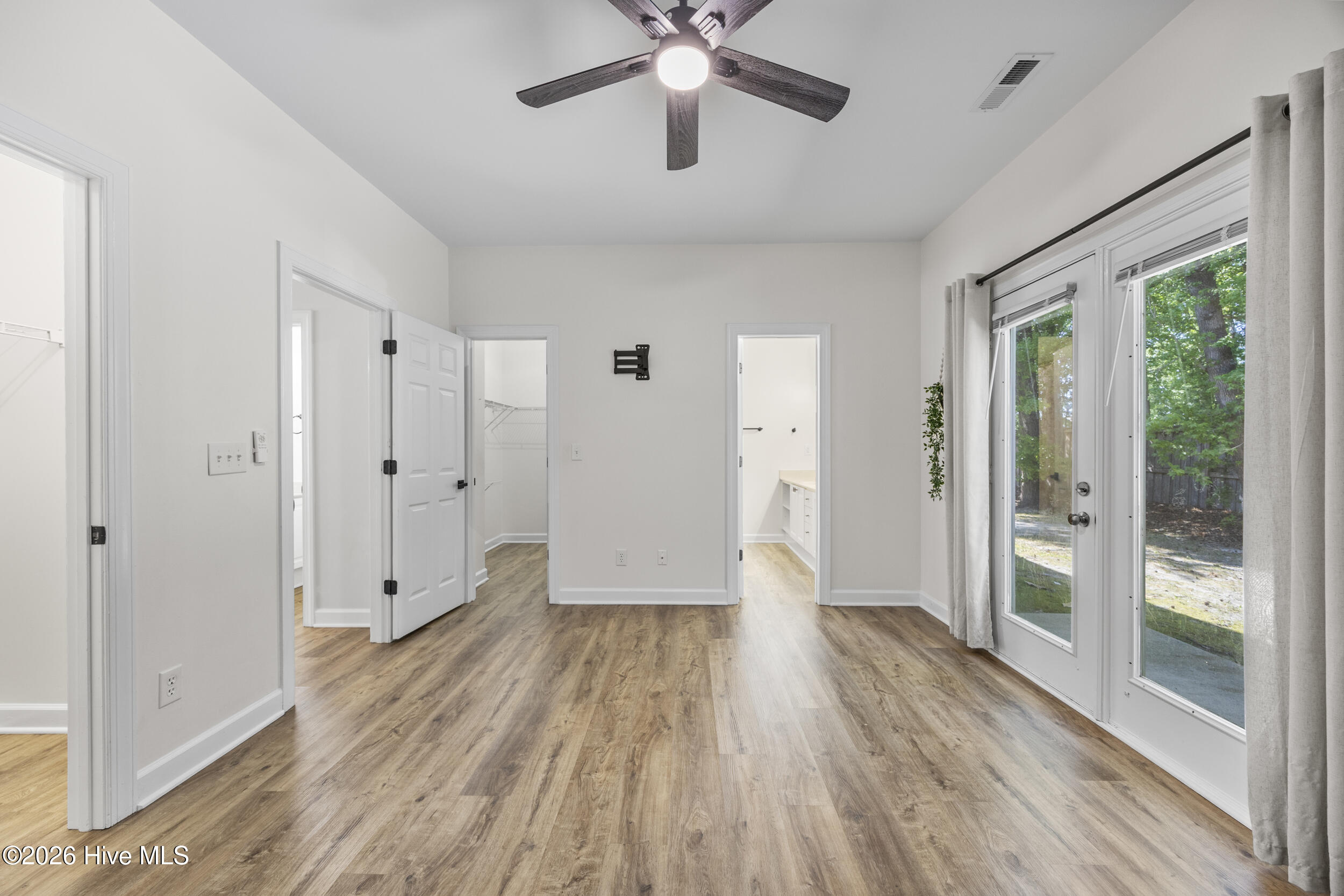 100567822 | Photo 24