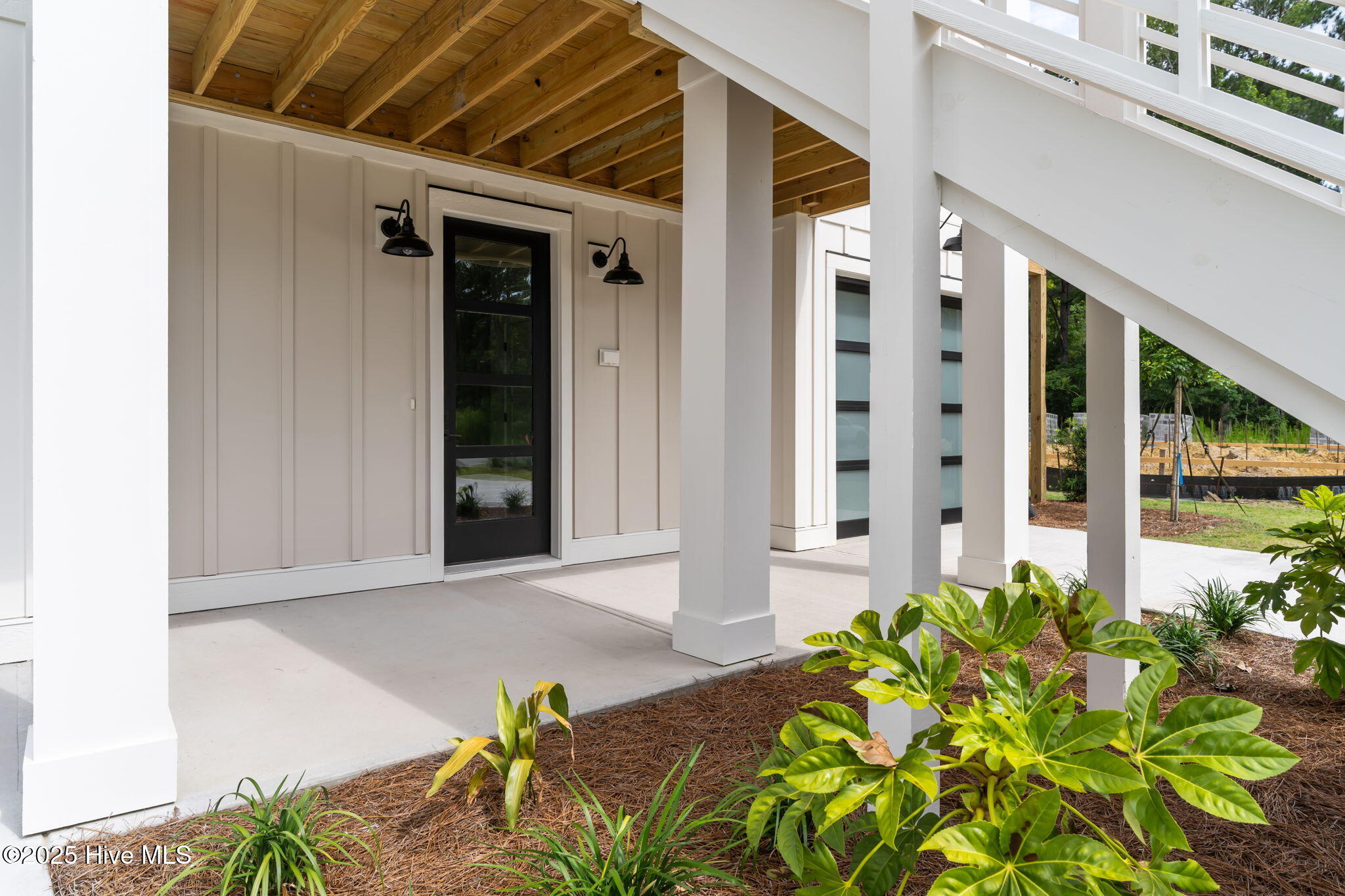 100548099 | Photo 60