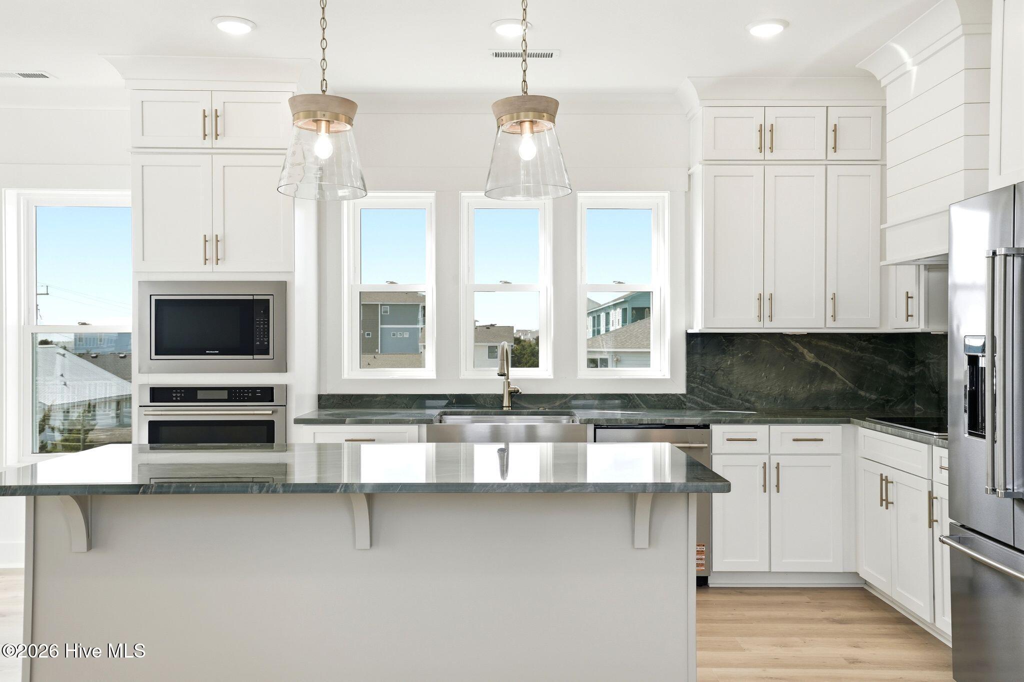 100561284 | Photo 42