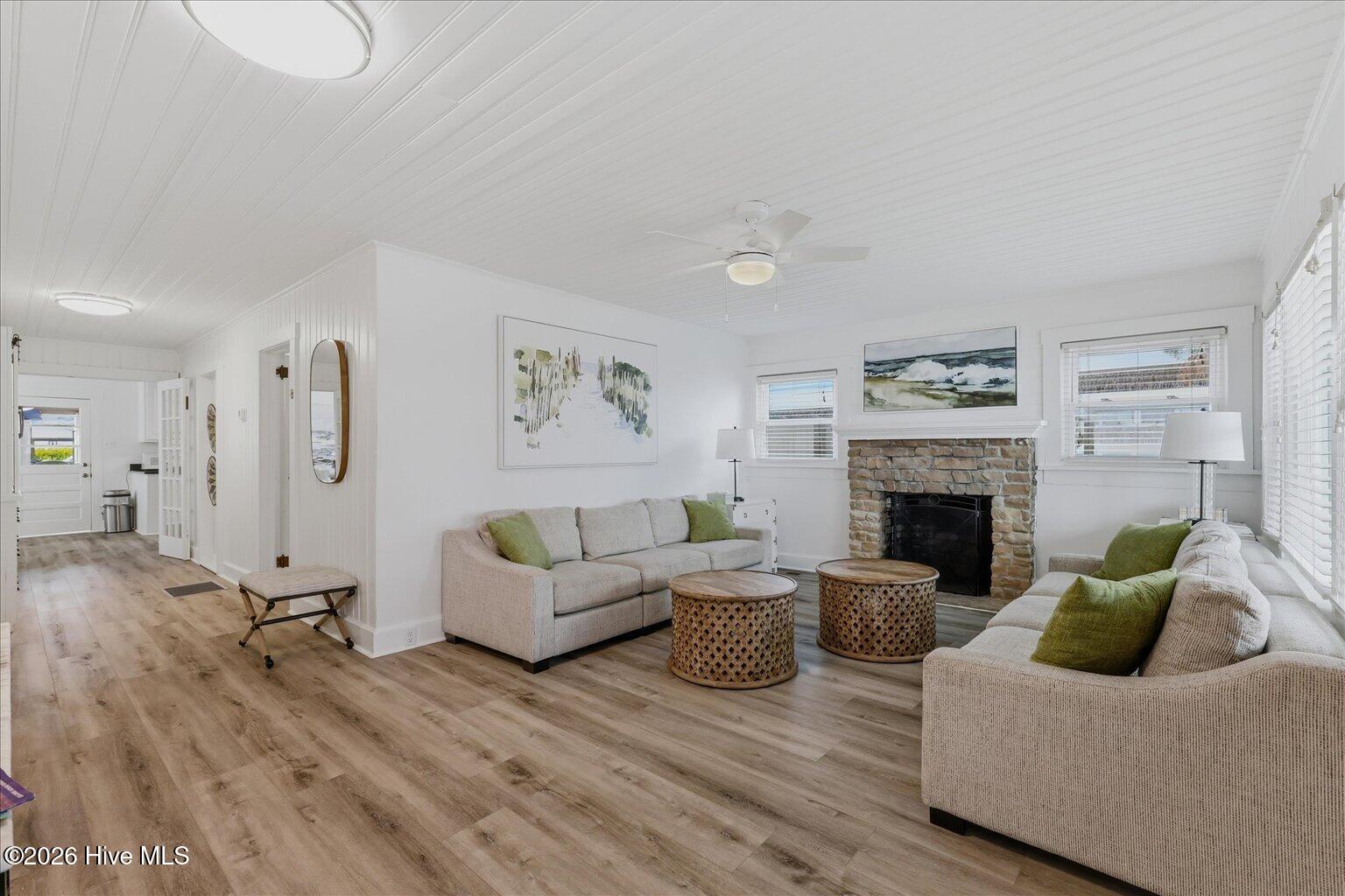 100570528 | Photo 10