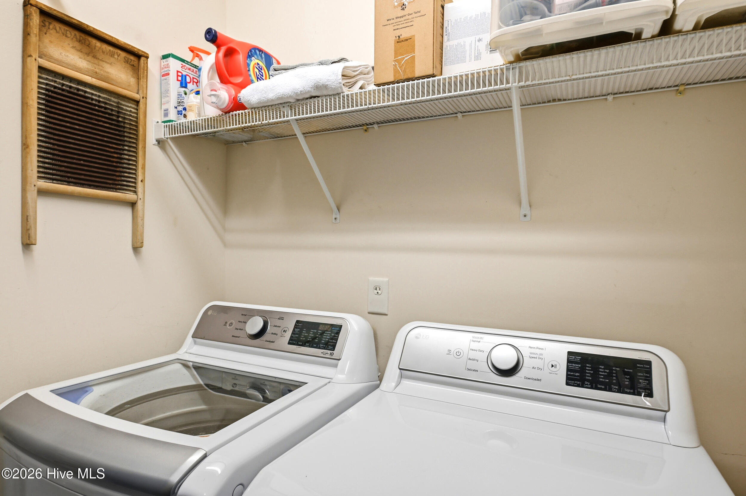 100569719 | Photo 28