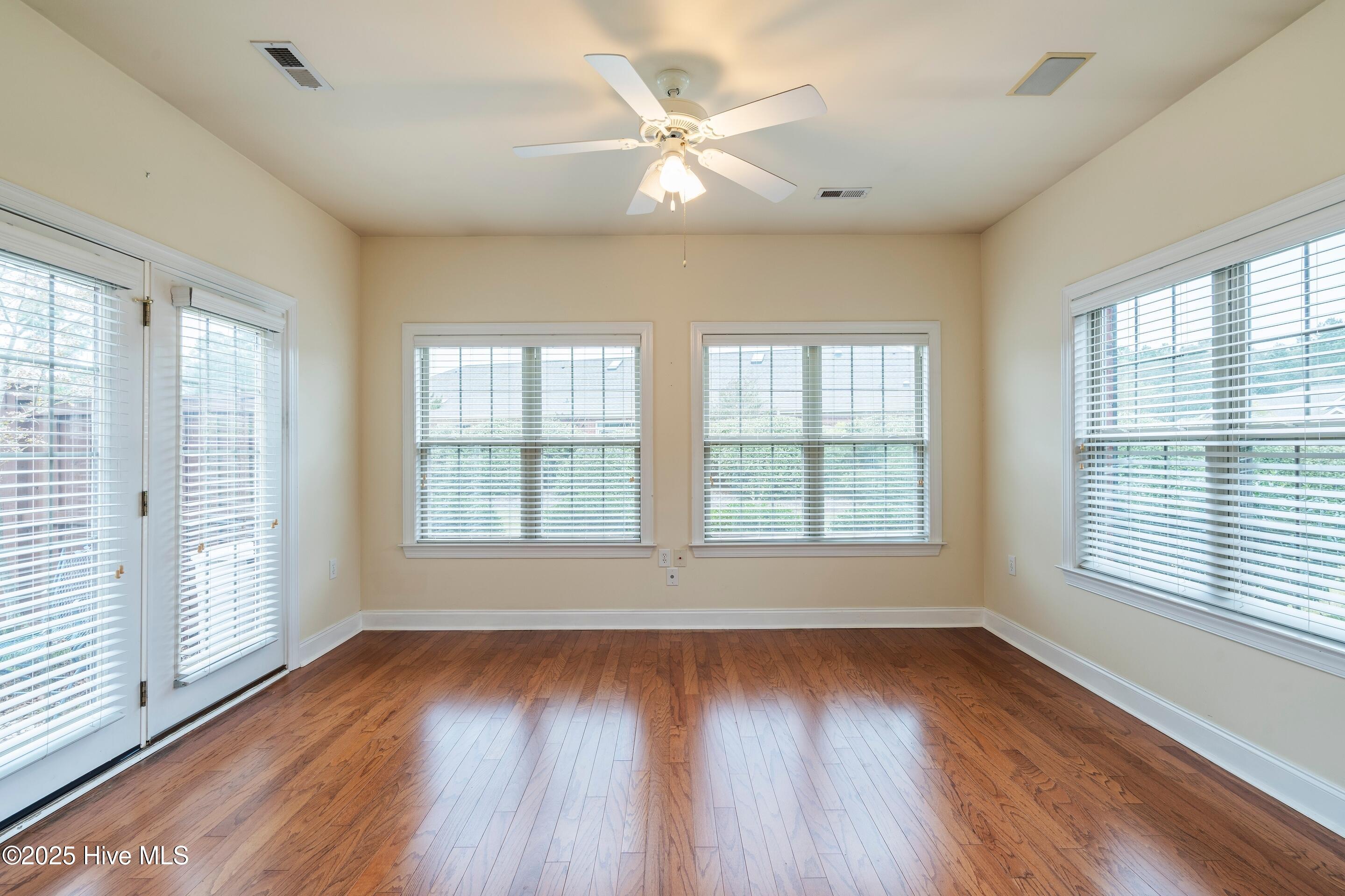 100532046 | Photo 14