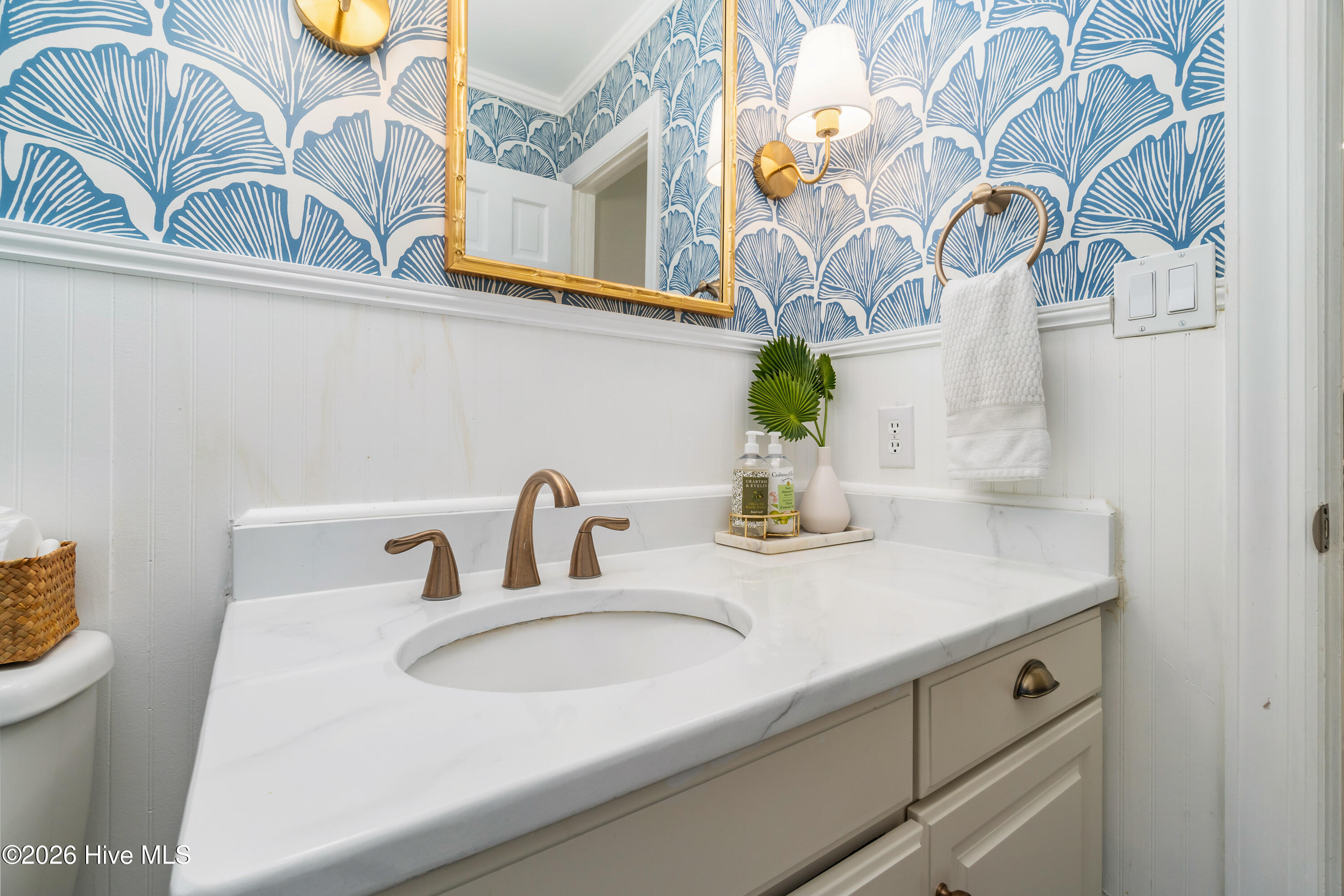 Jack and Jill Guest Bath