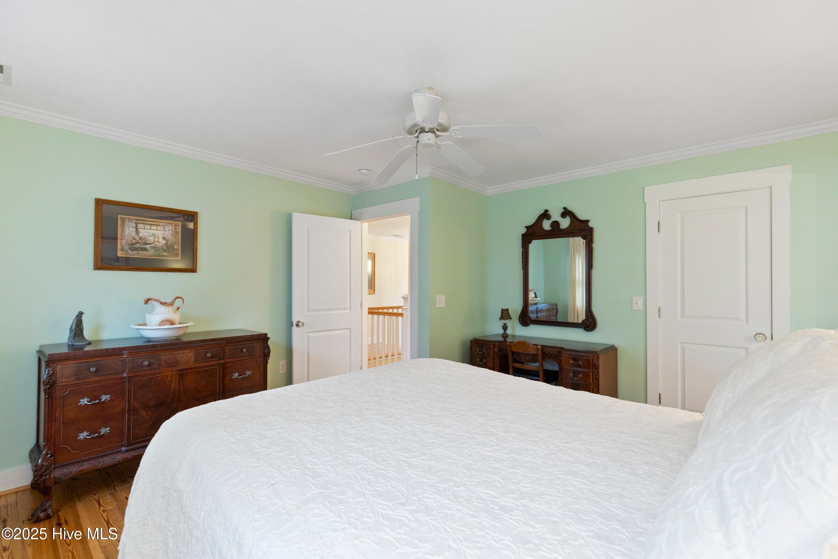 100544140 | Photo 64