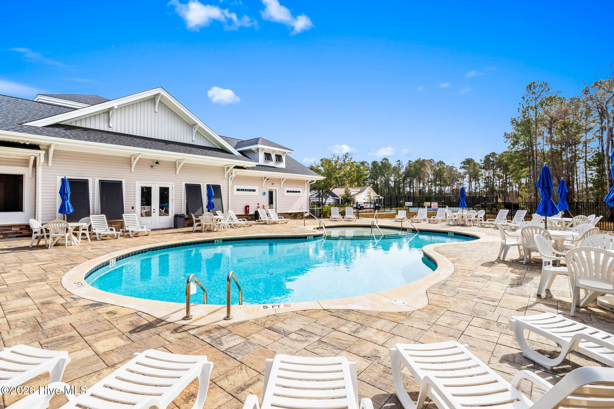 100557822 | Photo 47